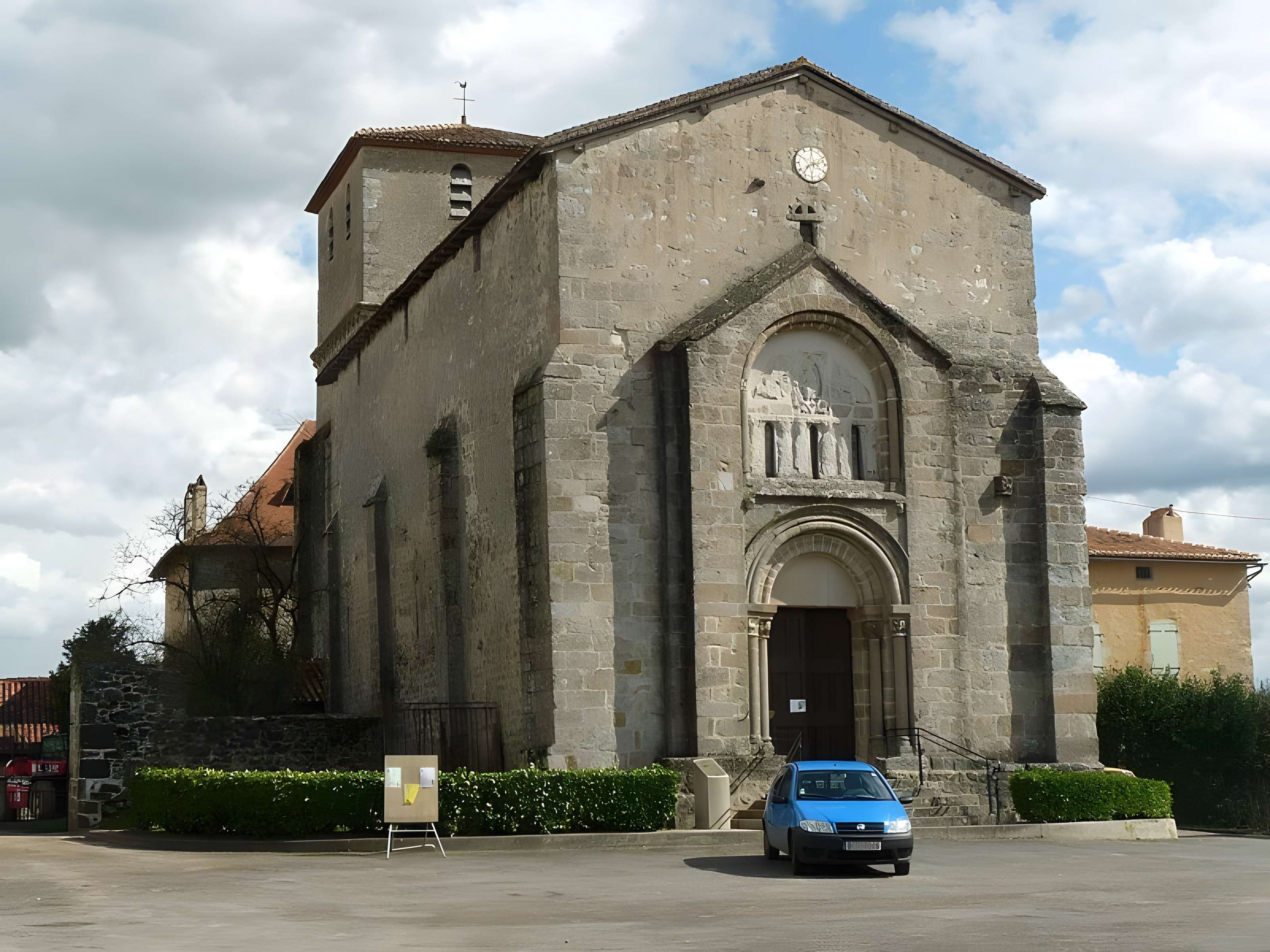 Église Saint-Martial de Manot 