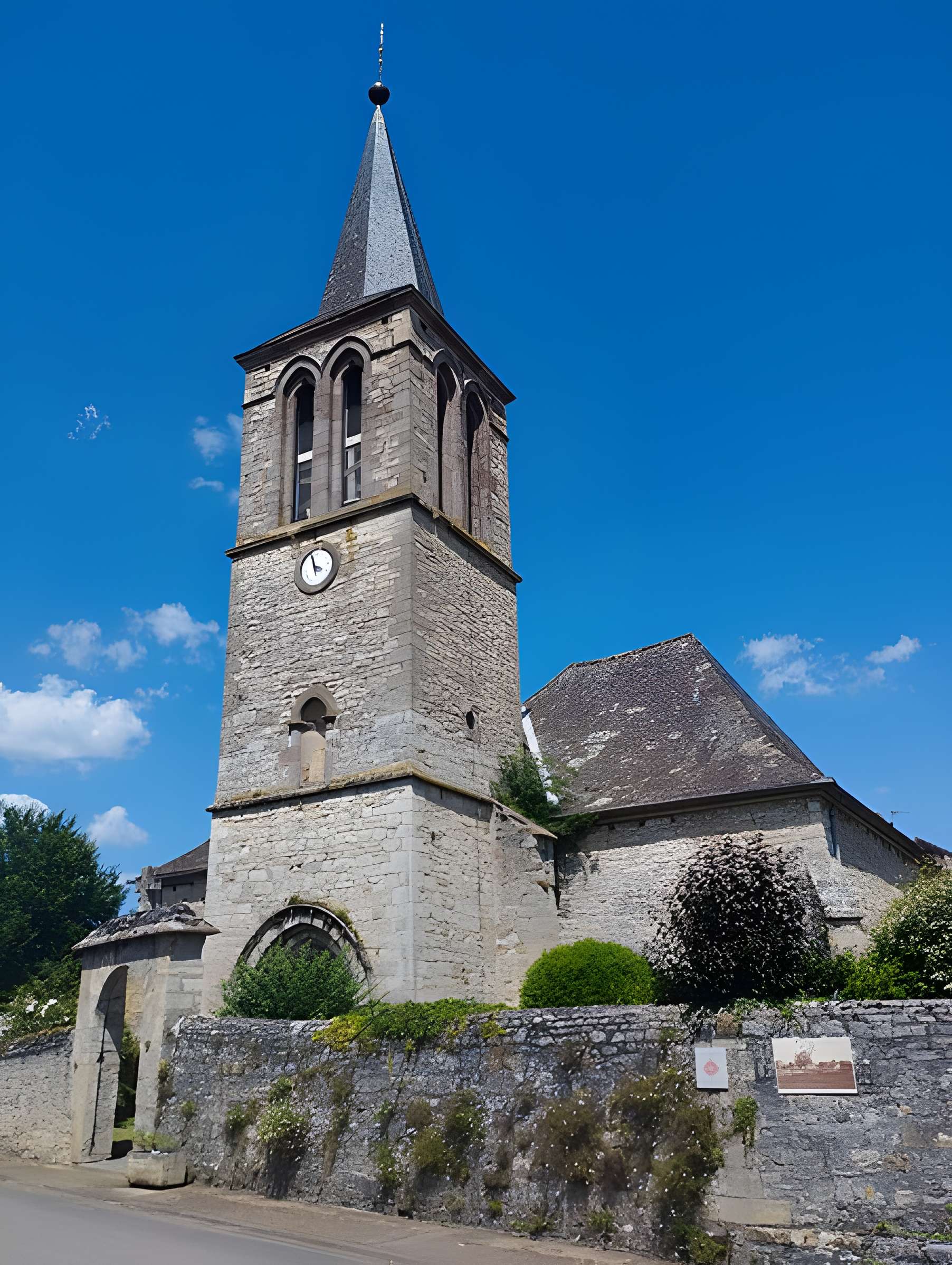 Église Saint-Martial de Tauriac