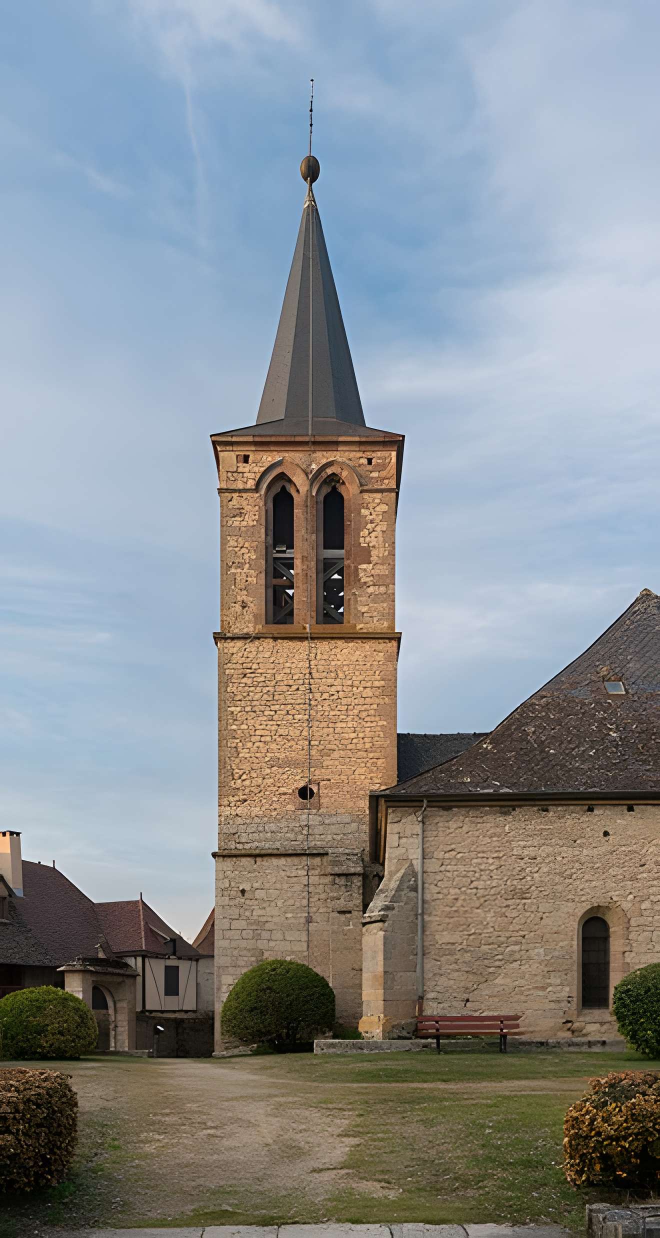 Église Saint-Martial de Tauriac