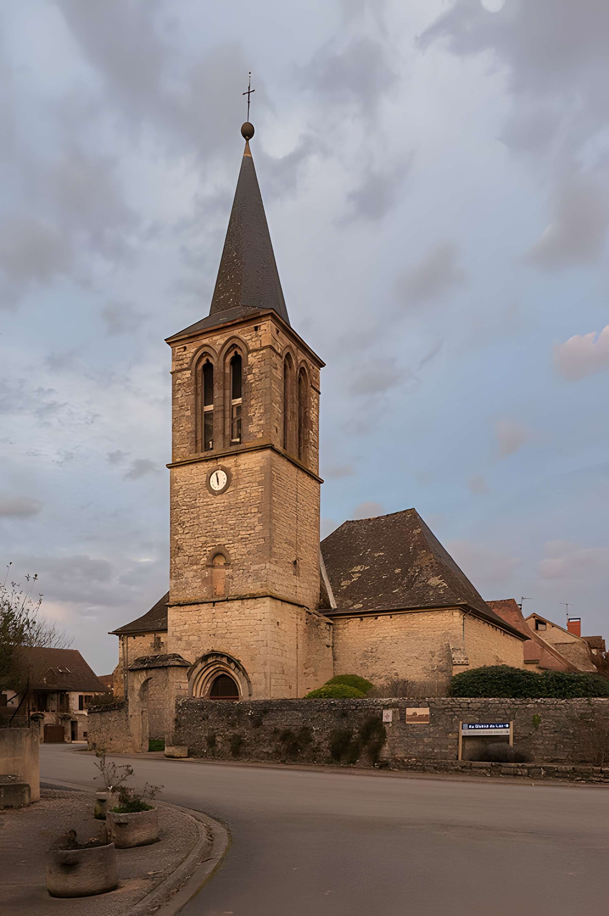 Église Saint-Martial de Tauriac