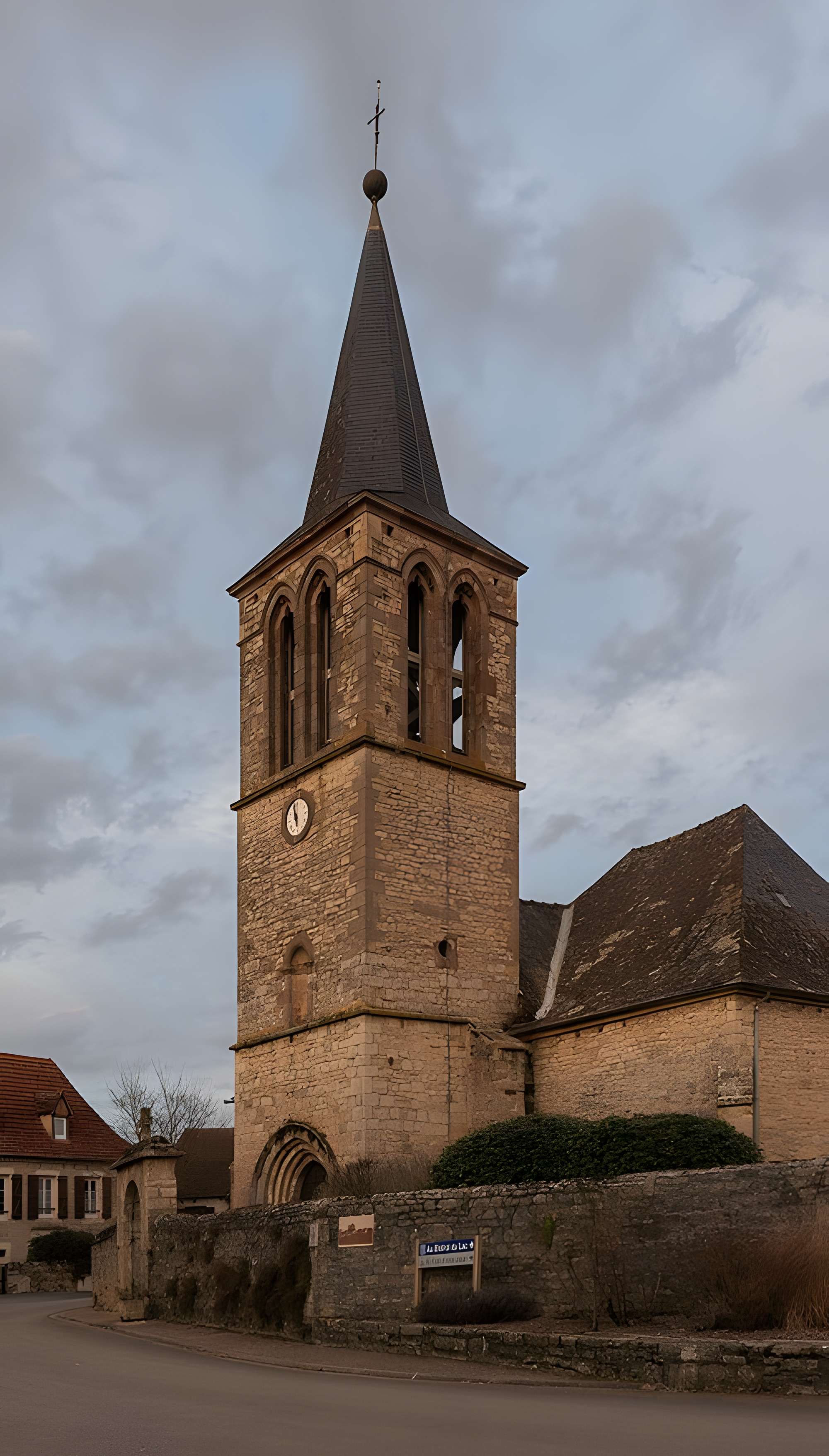 Église Saint-Martial de Tauriac