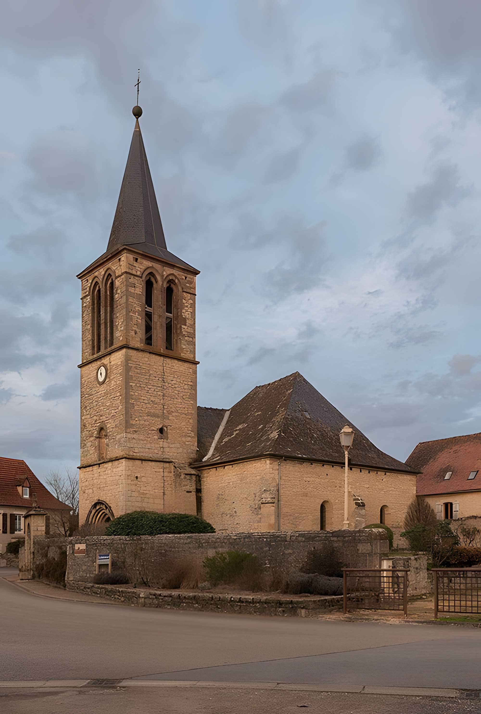 Église Saint-Martial de Tauriac