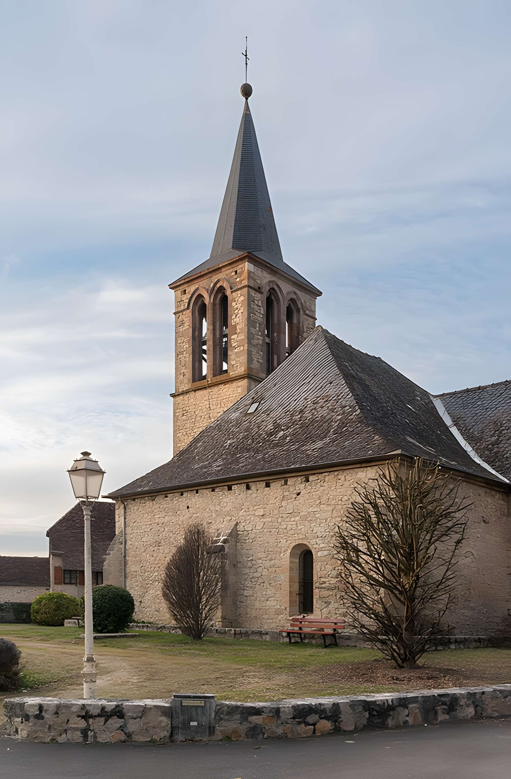 Église Saint-Martial de Tauriac