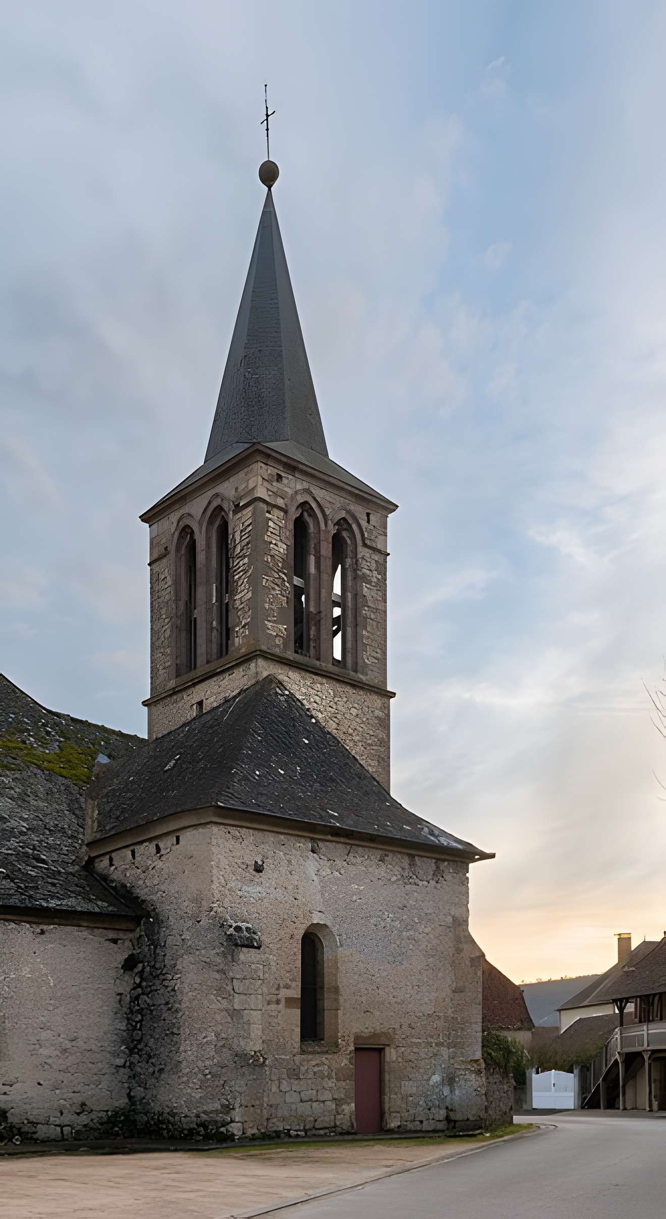 Église Saint-Martial de Tauriac