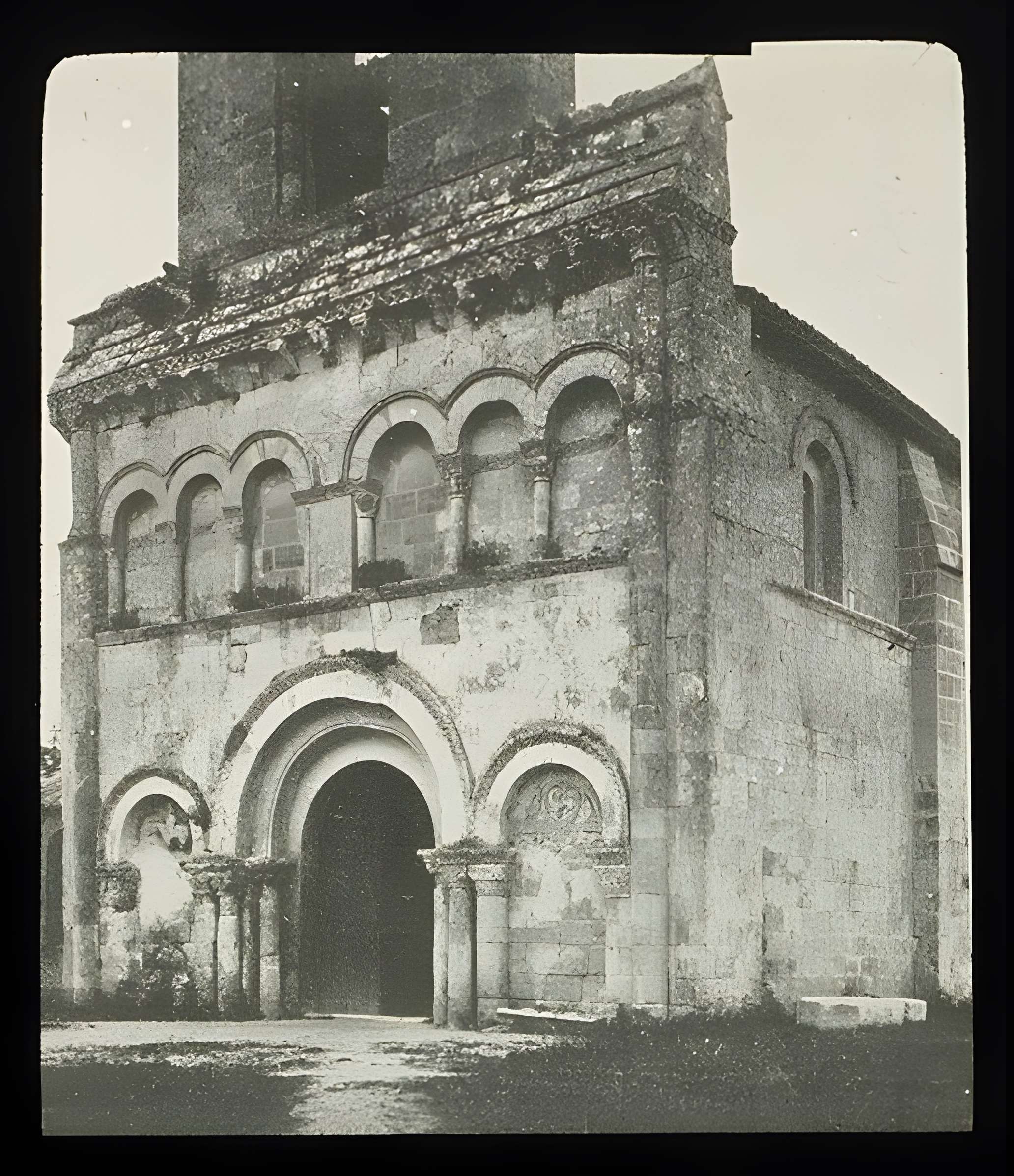 Église Saint-Martial de Tauriac 