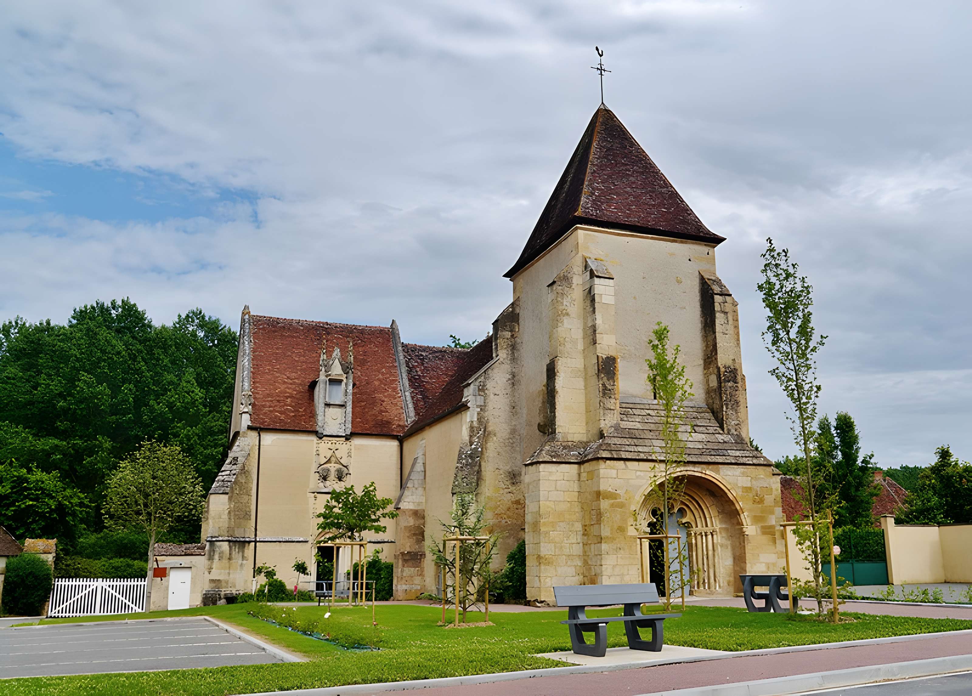 Église Saint-Martin d'Ainay-le-Vieil