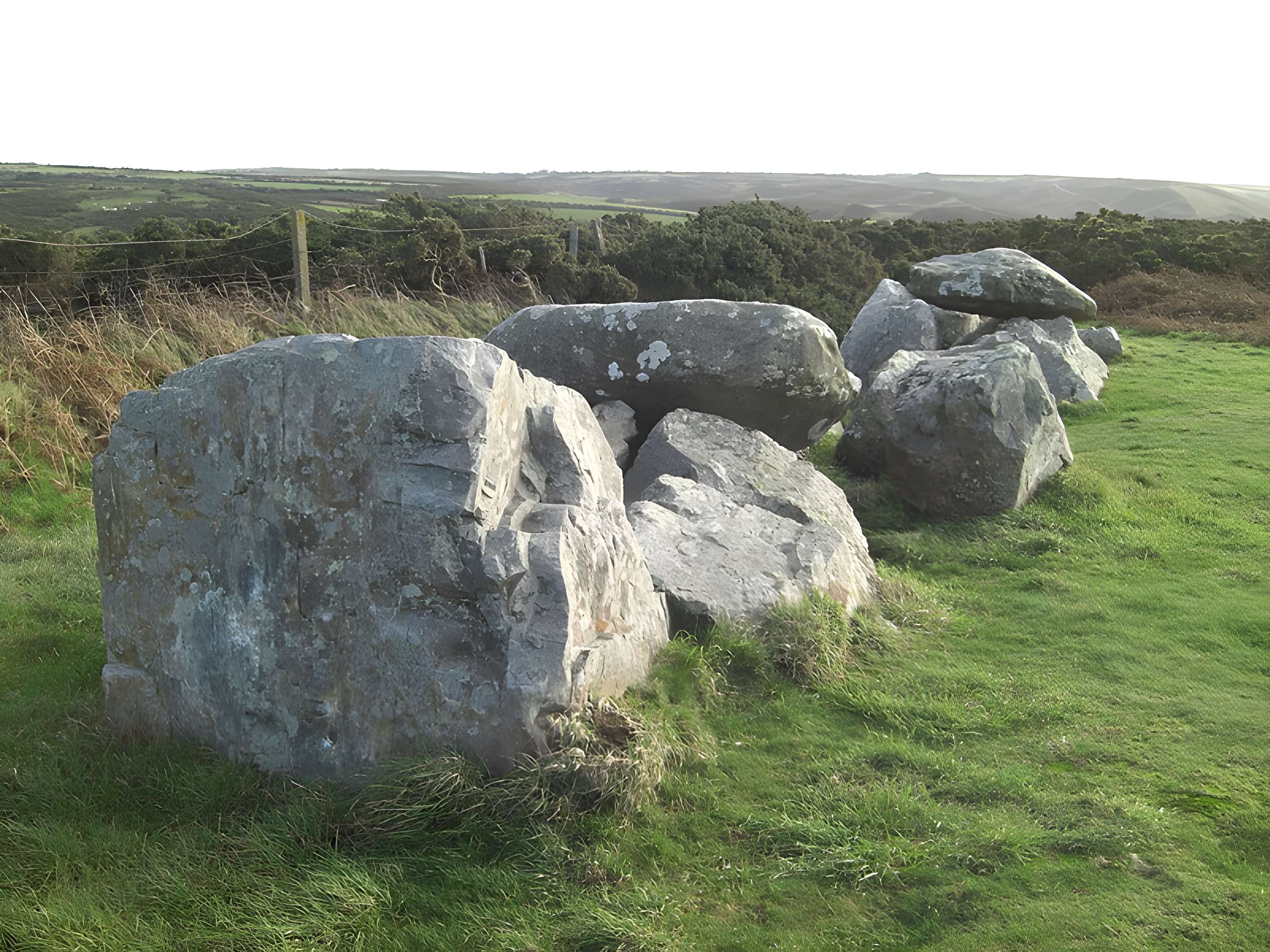 Allée couverte dite des Pierres Pouquelées