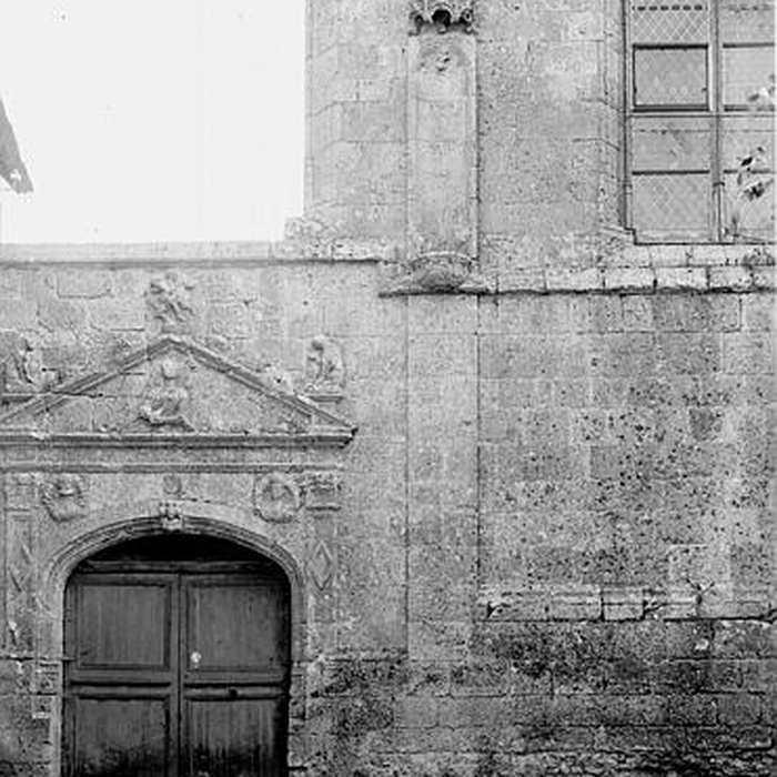Photo de Église Saint-Martin de Beaune-la-Rolande et une croix