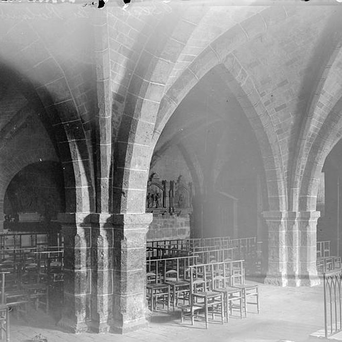 Photo de Église Saint-Martin de Beaune-la-Rolande et une croix