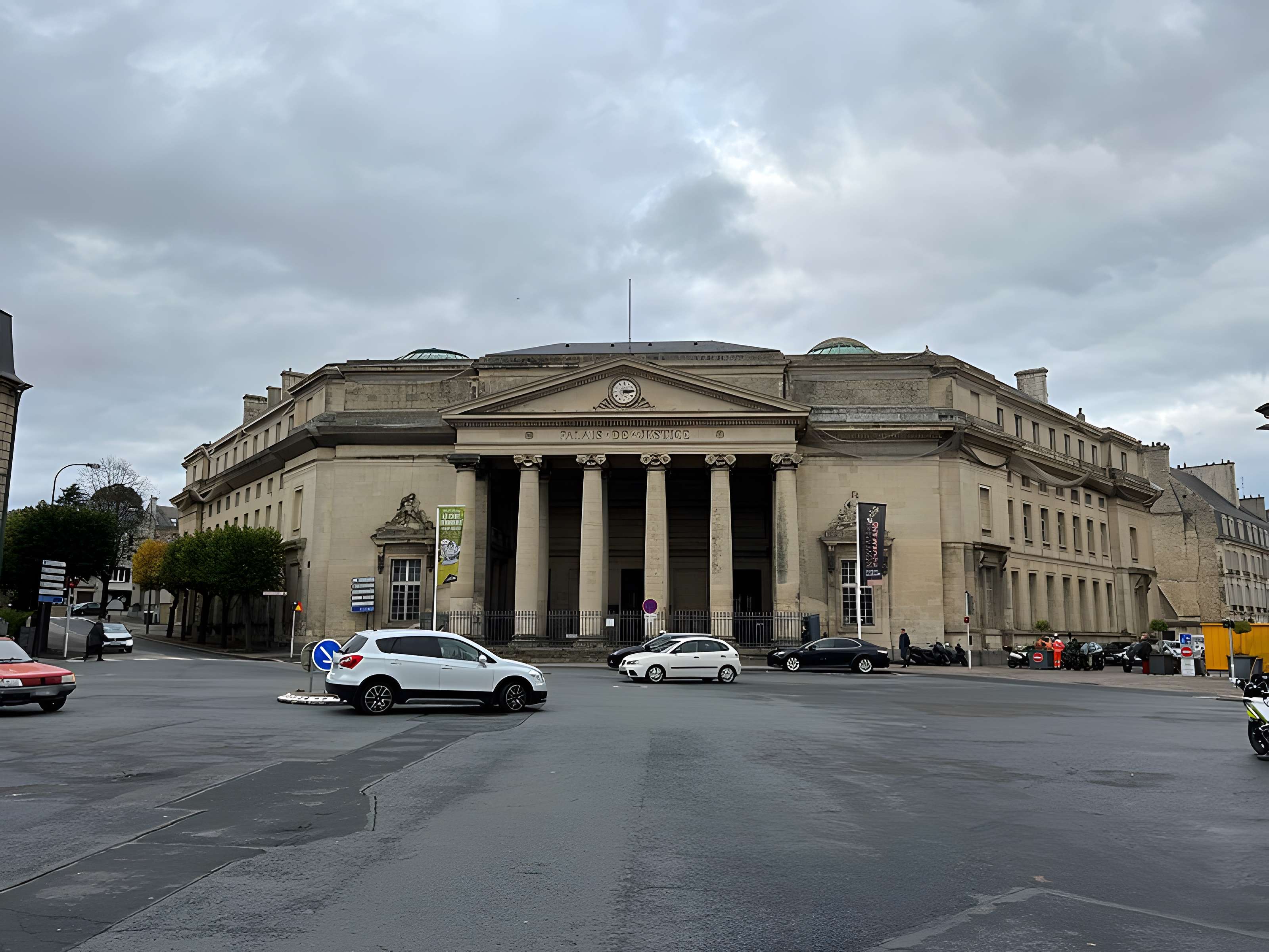 Ancien palais de justice à Caen