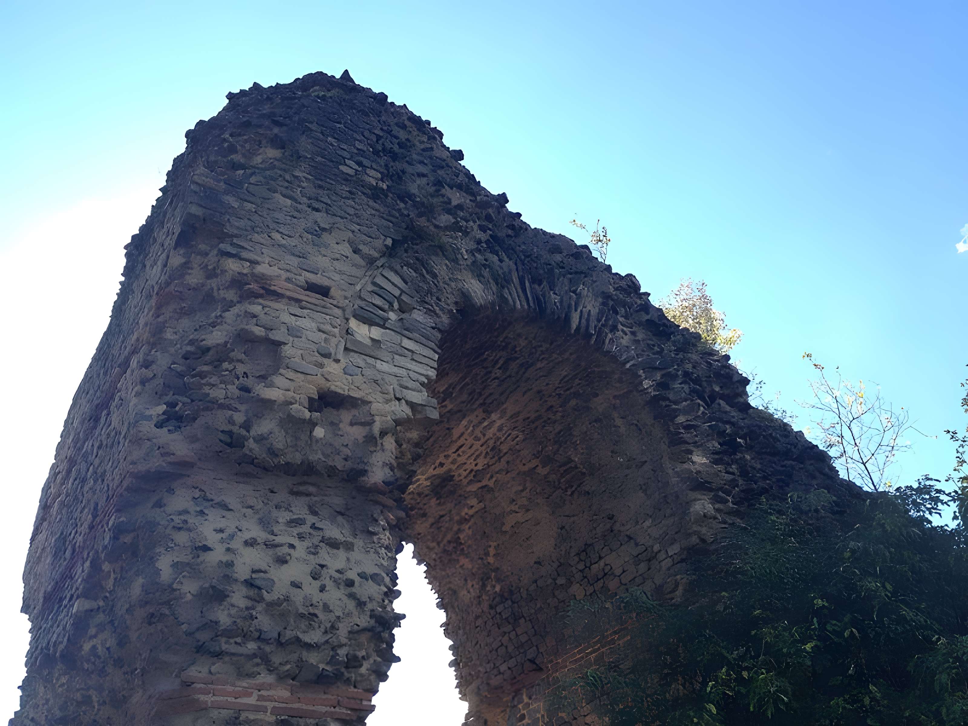 Aqueduc de la Brevenne (également sur commune d'Ecully)