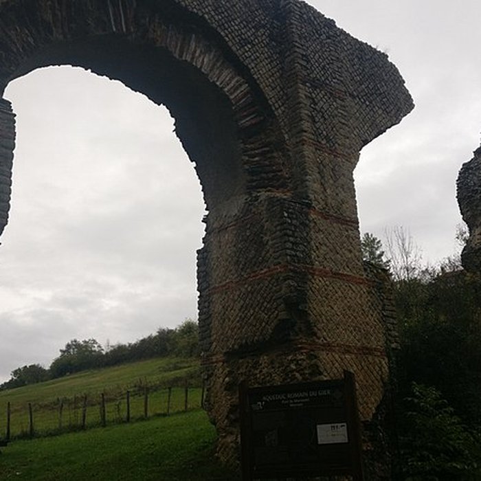 Photo de Aqueduc gallo-romain du Gier dit aussi du Mont Pilat également sur communes de Brignais, Chaponost, Lyon, Sainte-Foy-lès Lyon, Soucieu-en-Jarrest