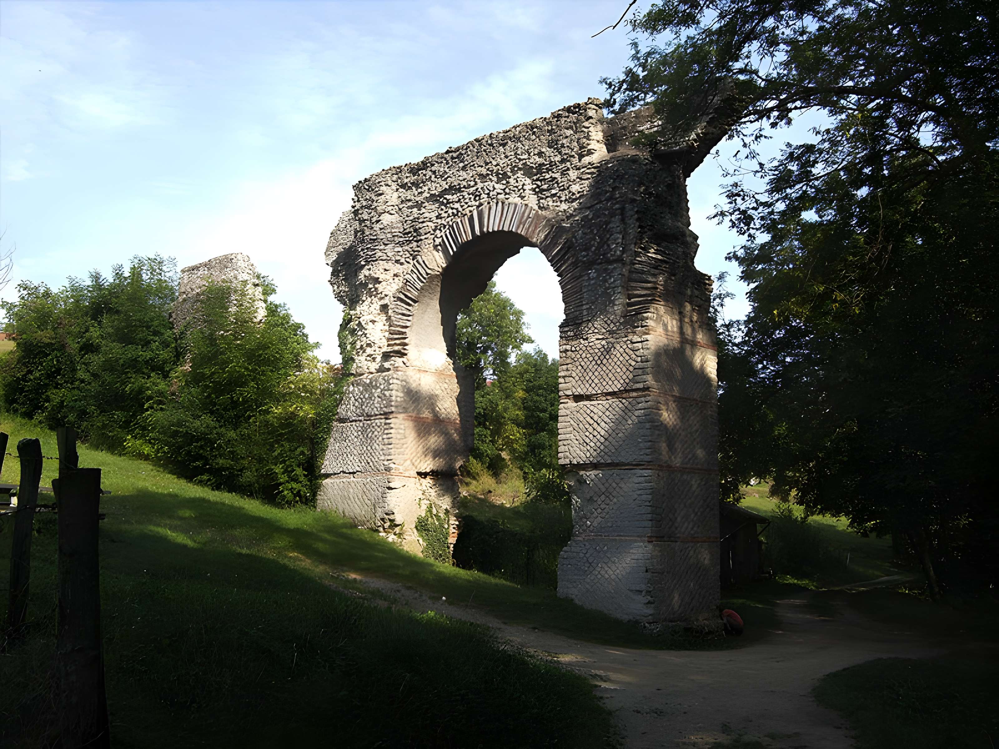Aqueduc gallo-romain du Gier dit aussi du Mont Pilat (également sur communes de Brignais, Chaponost, Lyon, Sainte-Foy-lès Lyon, Soucieu-en-Jarrest)