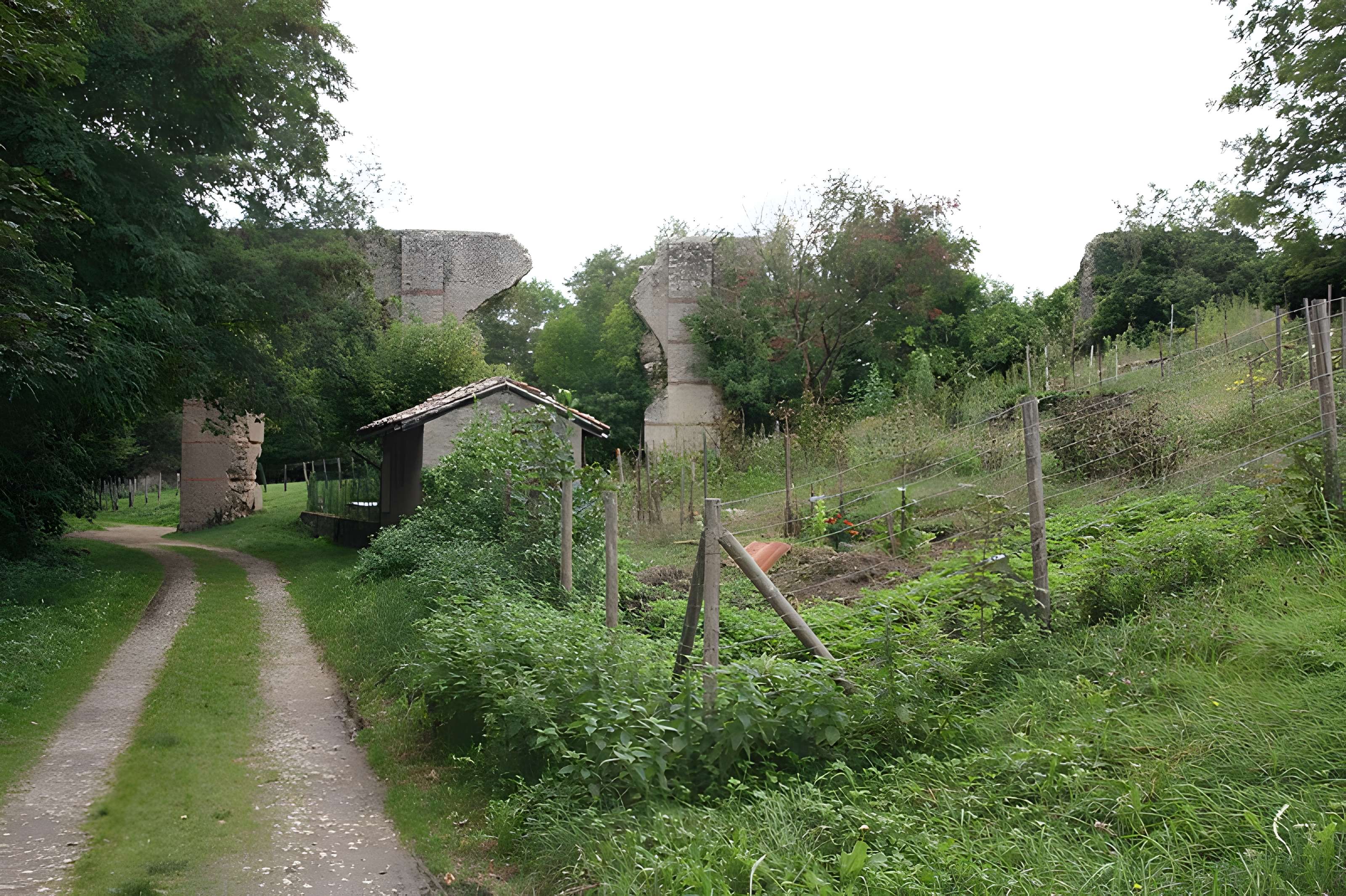 Aqueduc gallo-romain du Gier dit aussi du Mont Pilat (également sur communes de Brignais, Chaponost, Lyon, Sainte-Foy-lès Lyon, Soucieu-en-Jarrest)
