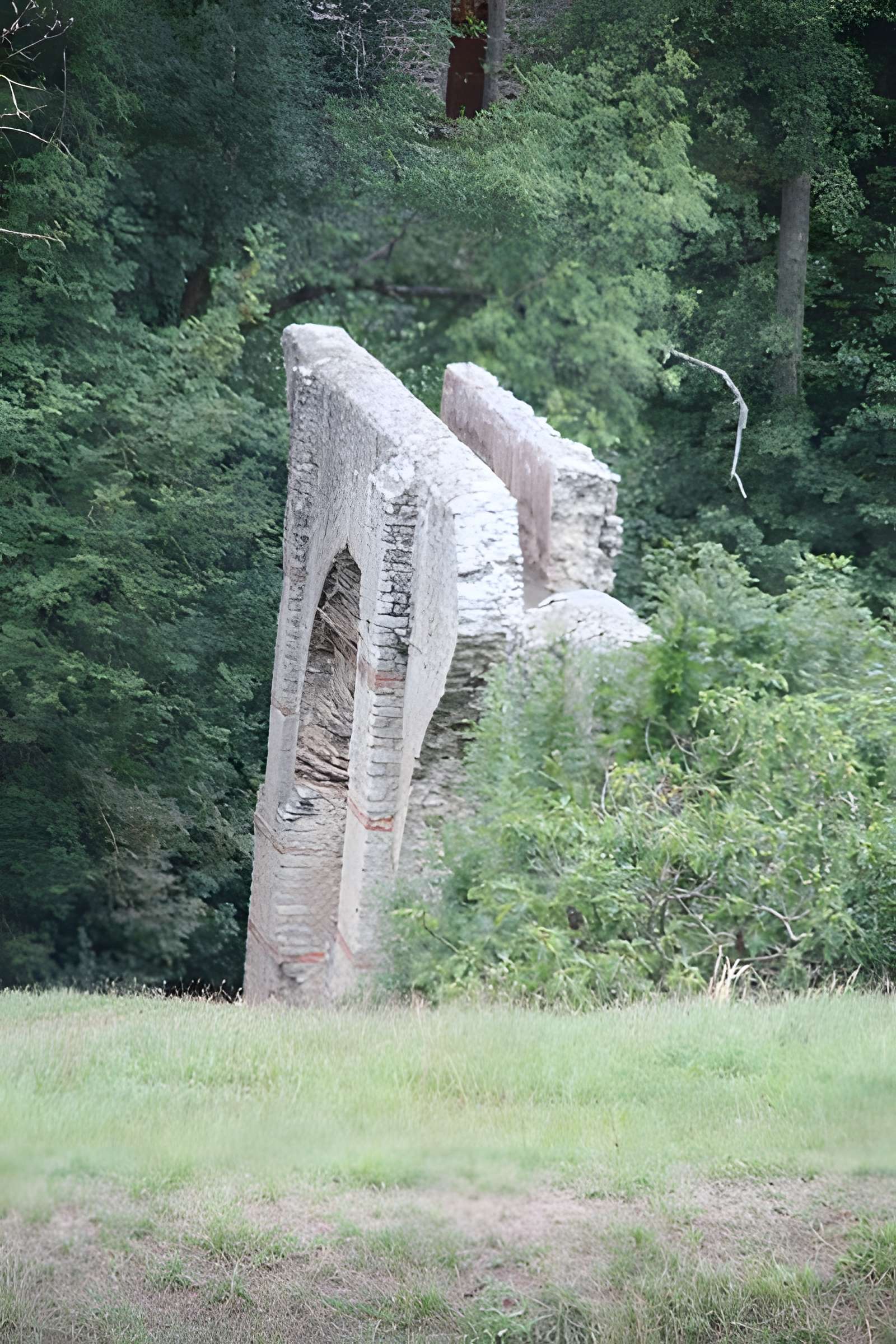 Aqueduc gallo-romain du Gier dit aussi du Mont Pilat (également sur communes de Brignais, Chaponost, Lyon, Sainte-Foy-lès Lyon, Soucieu-en-Jarrest)