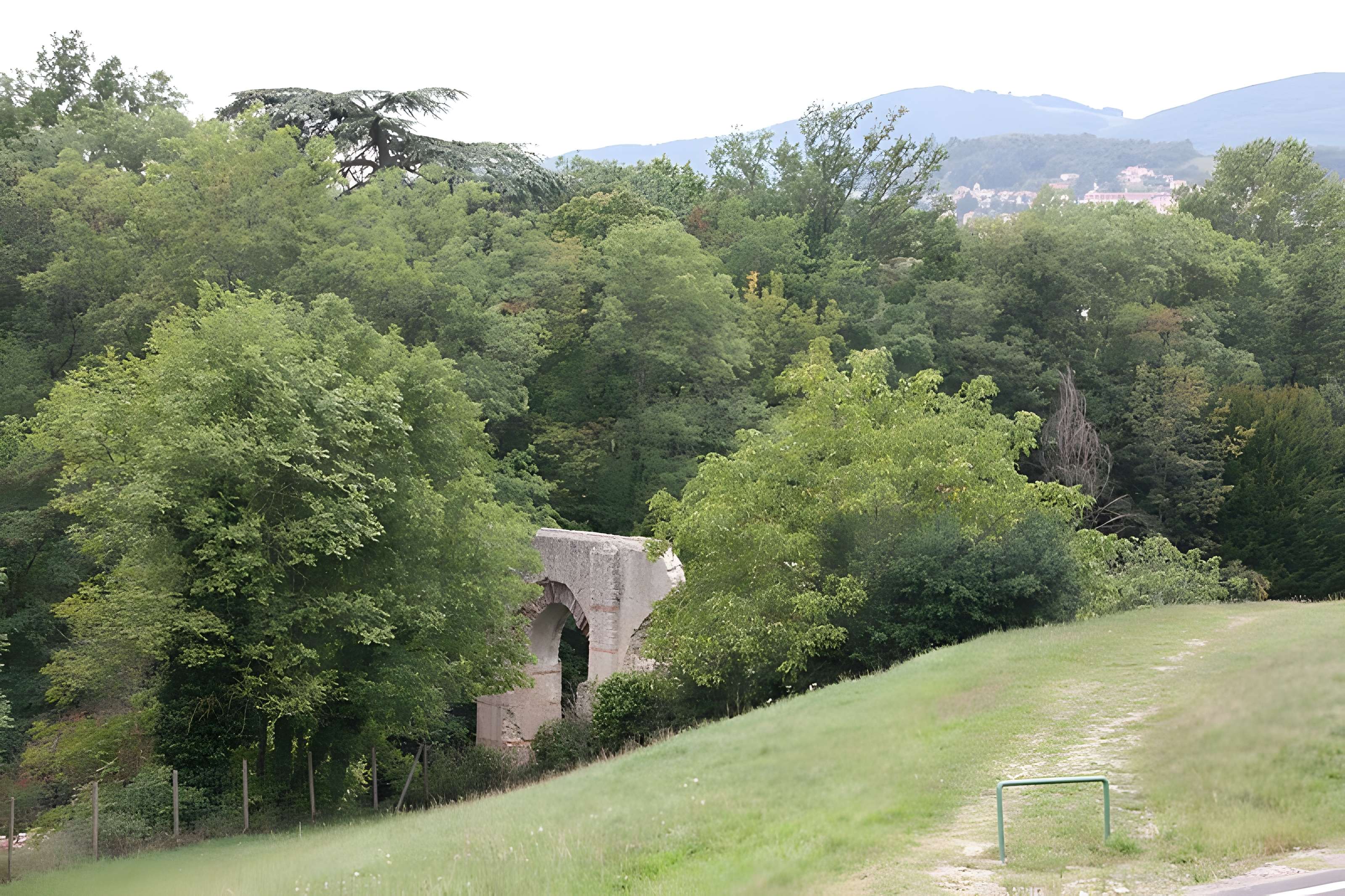 Aqueduc gallo-romain du Gier dit aussi du Mont Pilat (également sur communes de Brignais, Chaponost, Lyon, Sainte-Foy-lès Lyon, Soucieu-en-Jarrest)