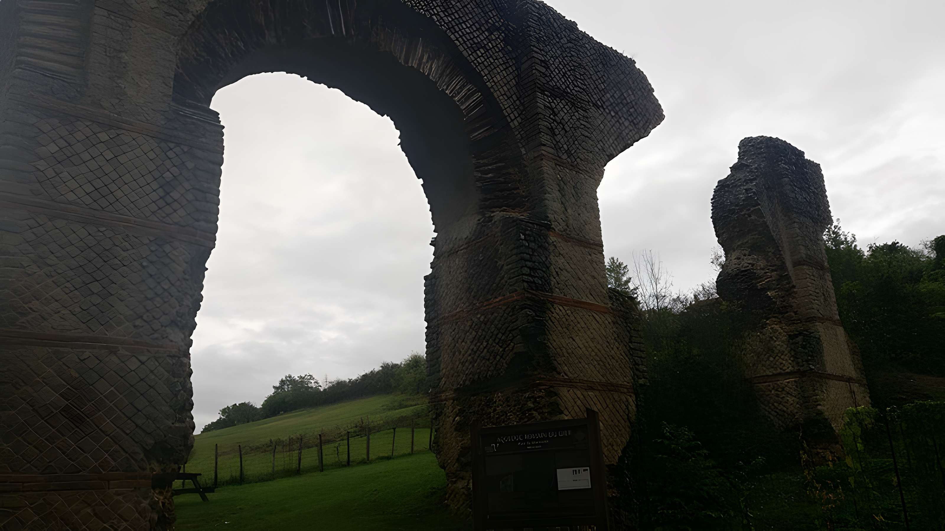 Aqueduc gallo-romain du Gier dit aussi du Mont Pilat (également sur communes de Brignais, Chaponost, Lyon, Sainte-Foy-lès Lyon, Soucieu-en-Jarrest)