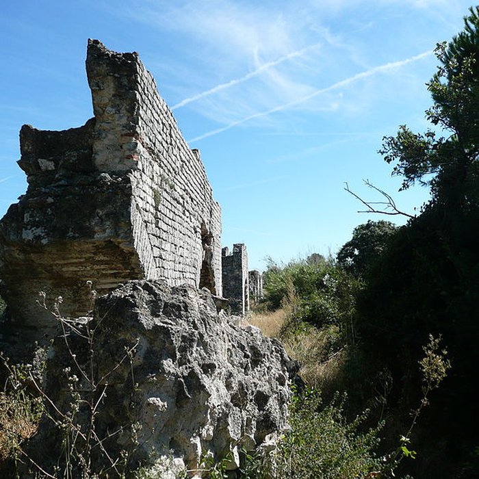 Photo de Aqueduc et moulins de Barbegal à Arles
