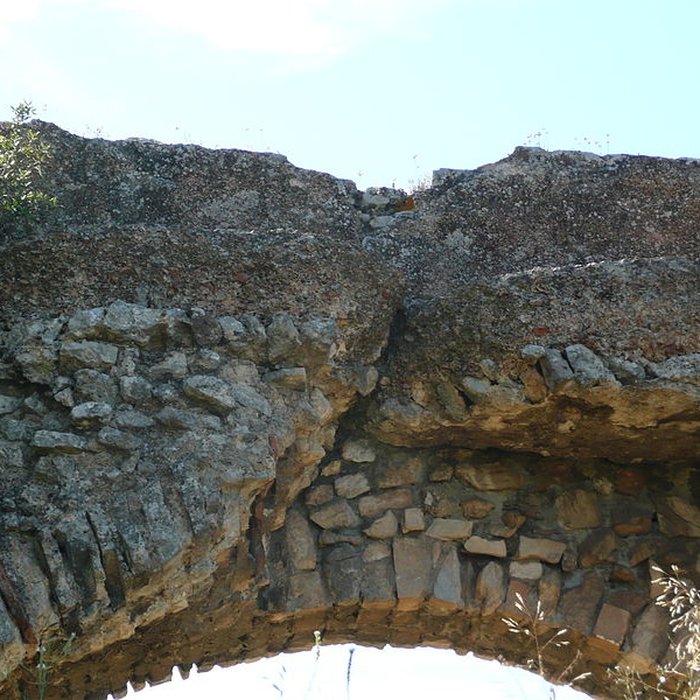 Photo de Aqueduc et moulins de Barbegal à Arles