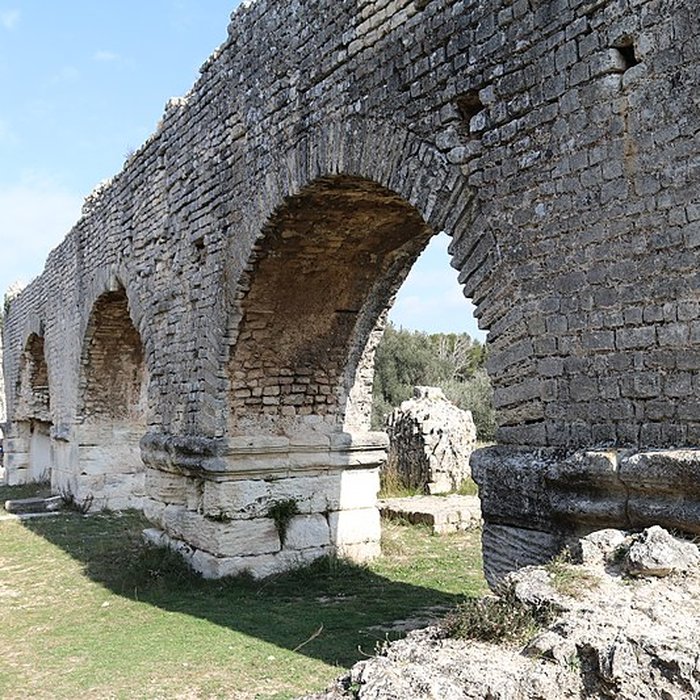 Photo de Aqueduc et moulins de Barbegal à Arles