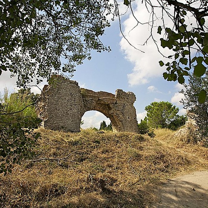 Photo de Aqueduc et moulins de Barbegal à Arles