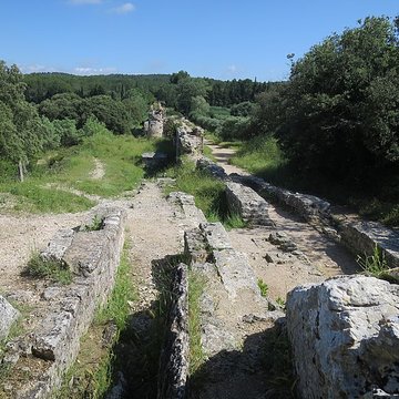 Aqueduc et moulins de Barbegal à Arles