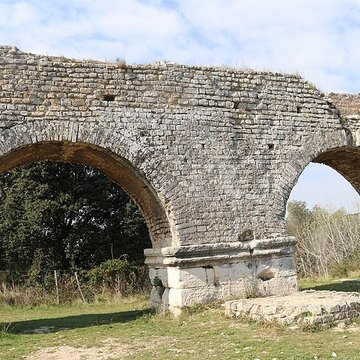 Aqueduc et moulins de Barbegal à Arles