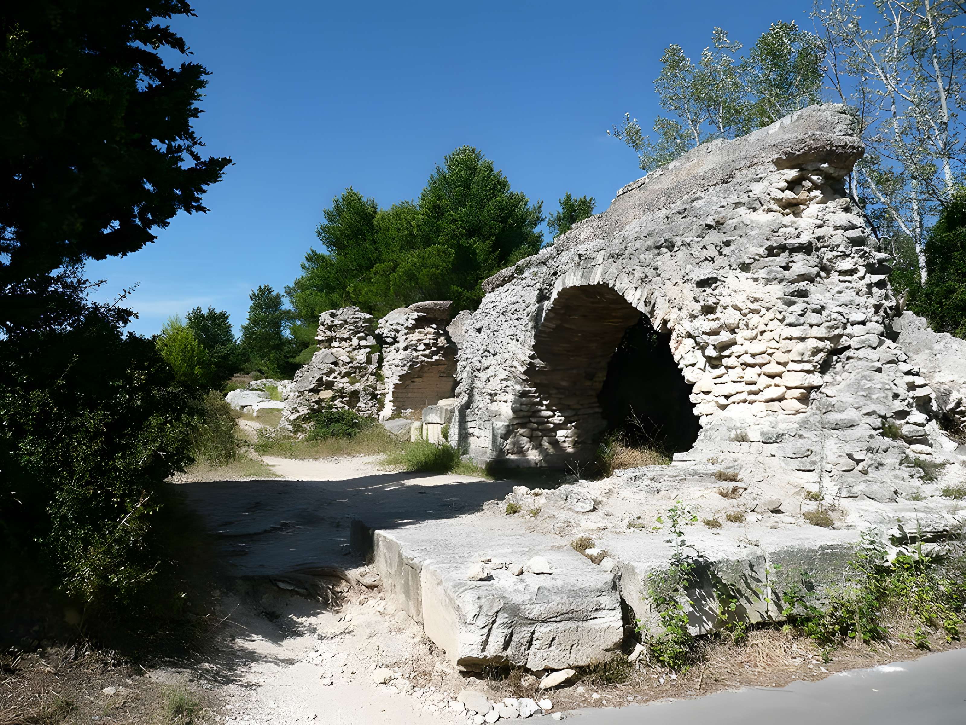 Aqueduc et moulins de Barbegal à Arles 