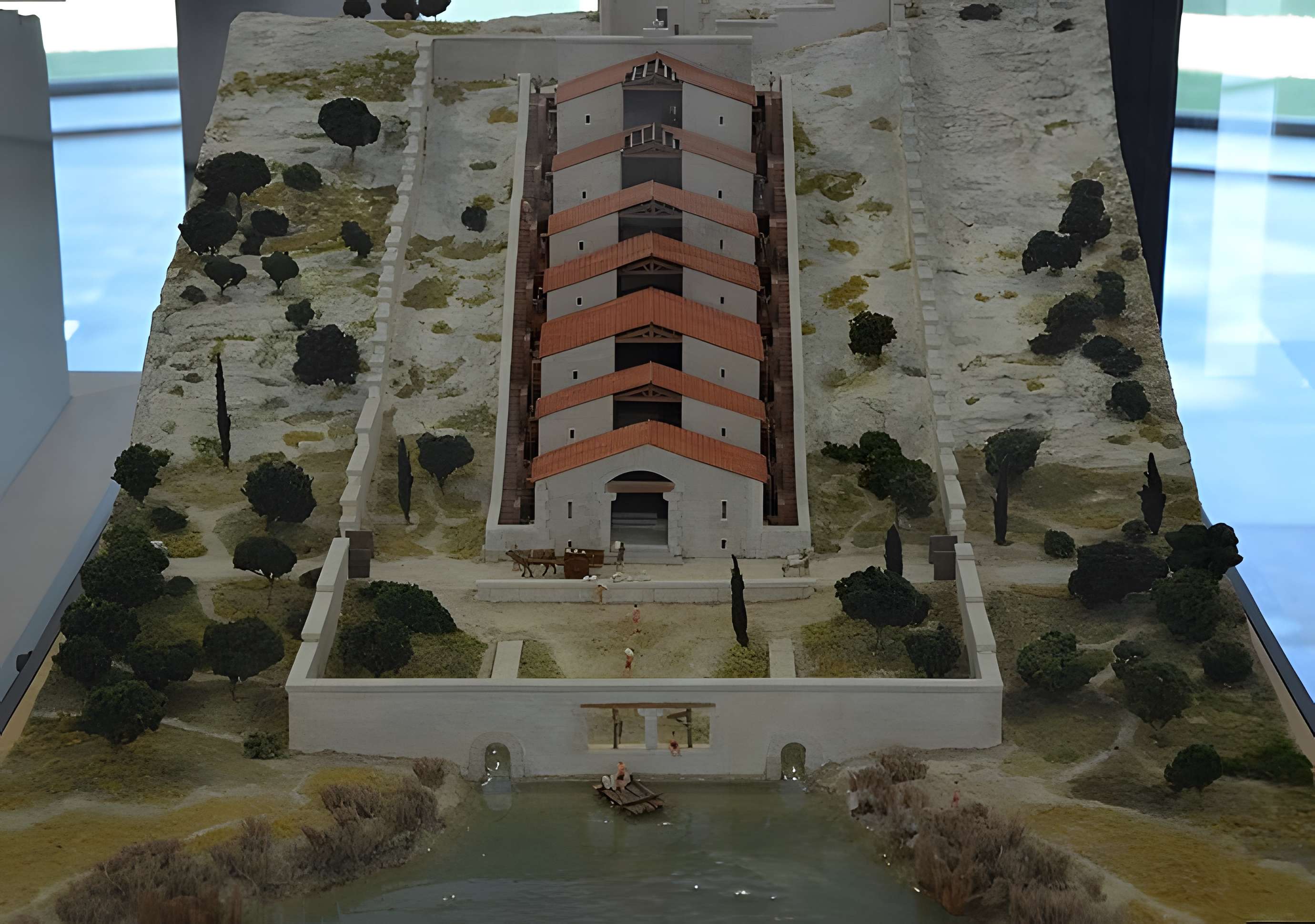 Aqueduc et moulins de Barbegal à Arles Maquette des moulins au Musée de l'Arles antique