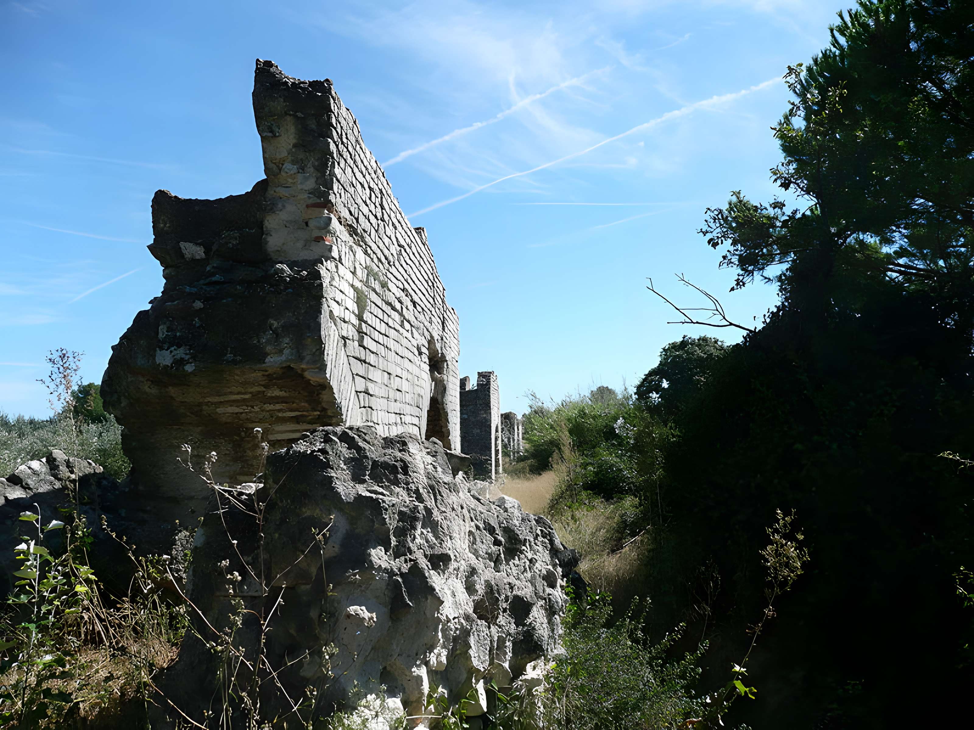 Aqueduc et moulins de Barbegal à Arles