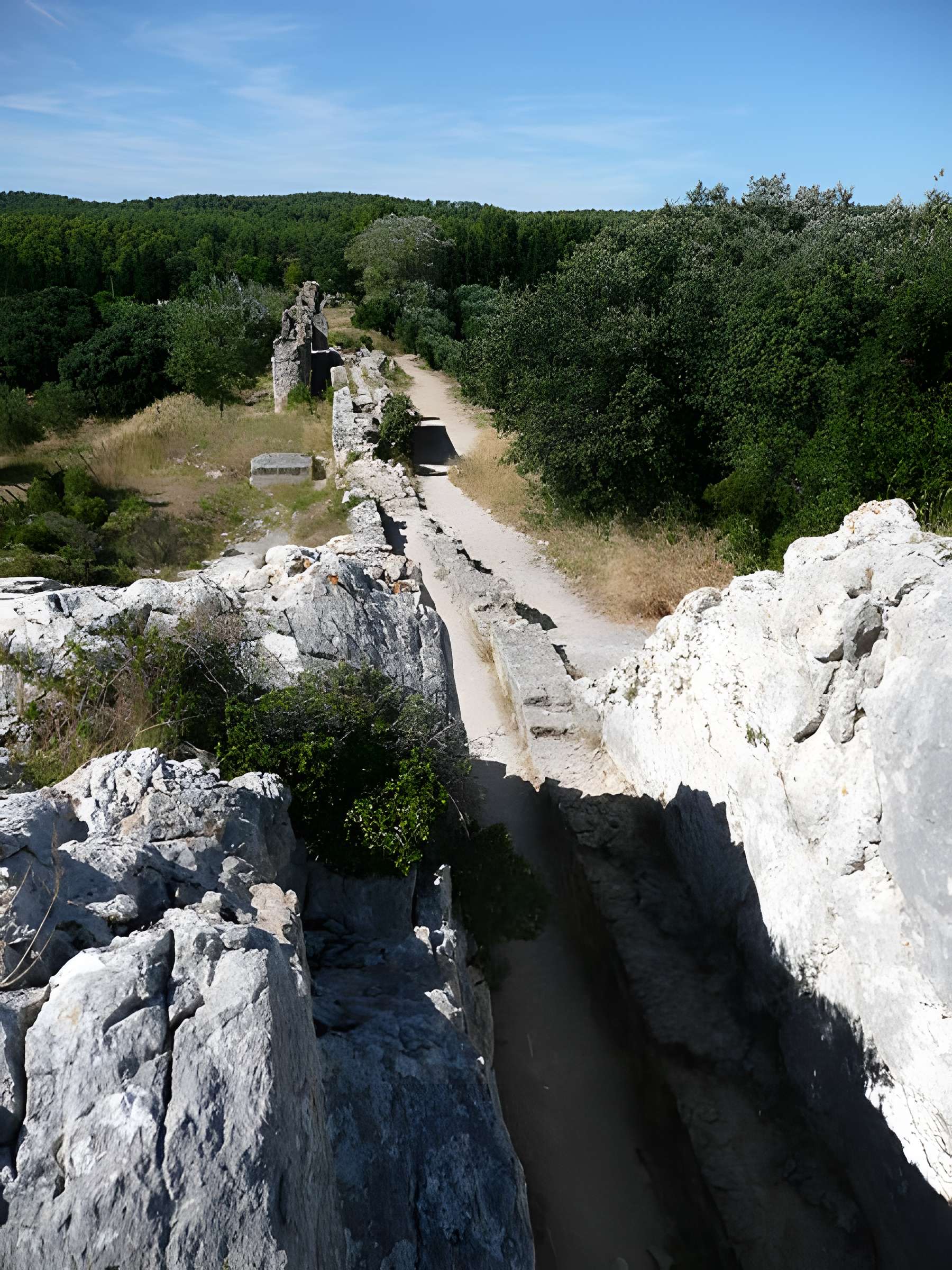 Aqueduc et moulins de Barbegal à Arles