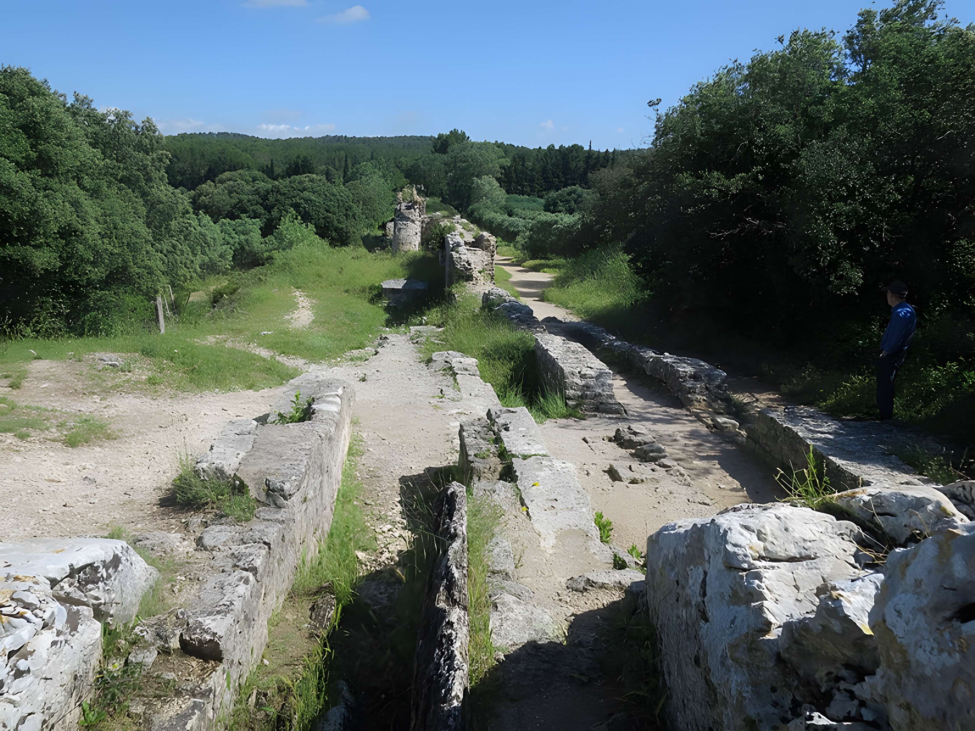 Aqueduc et moulins de Barbegal à Arles