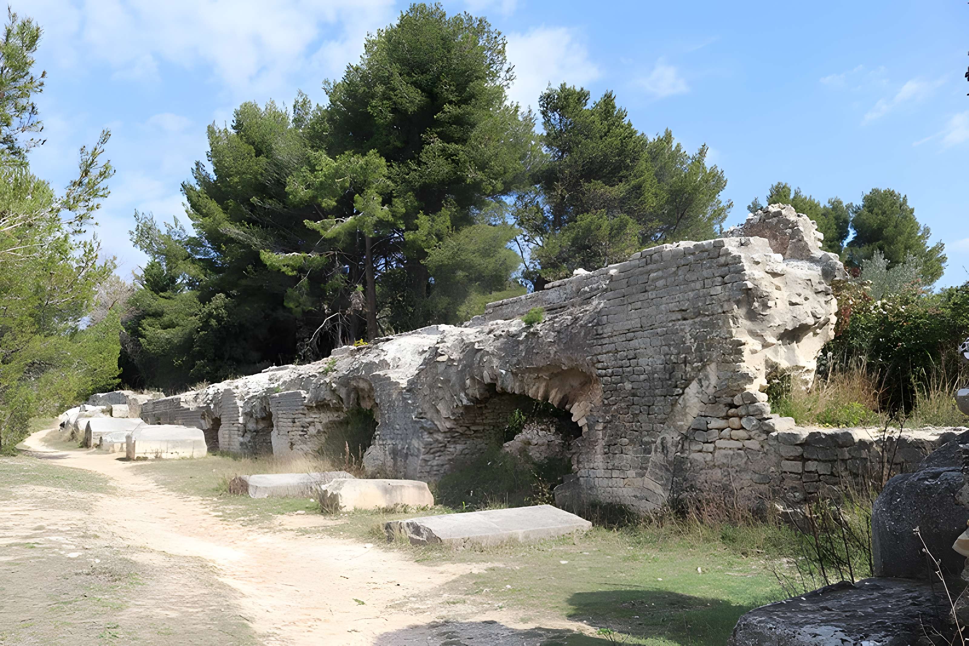 Aqueduc et moulins de Barbegal à Arles