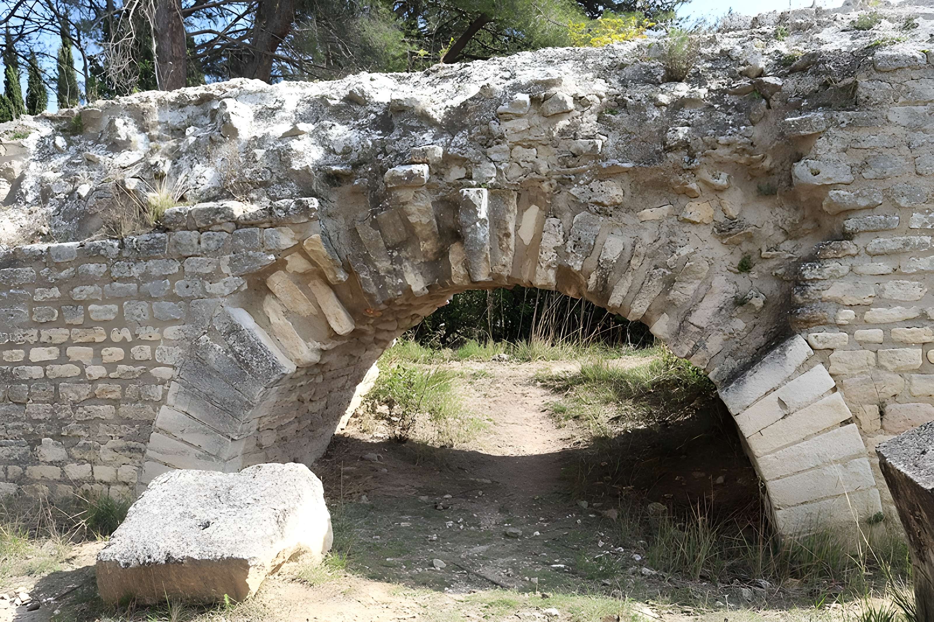 Aqueduc et moulins de Barbegal à Arles