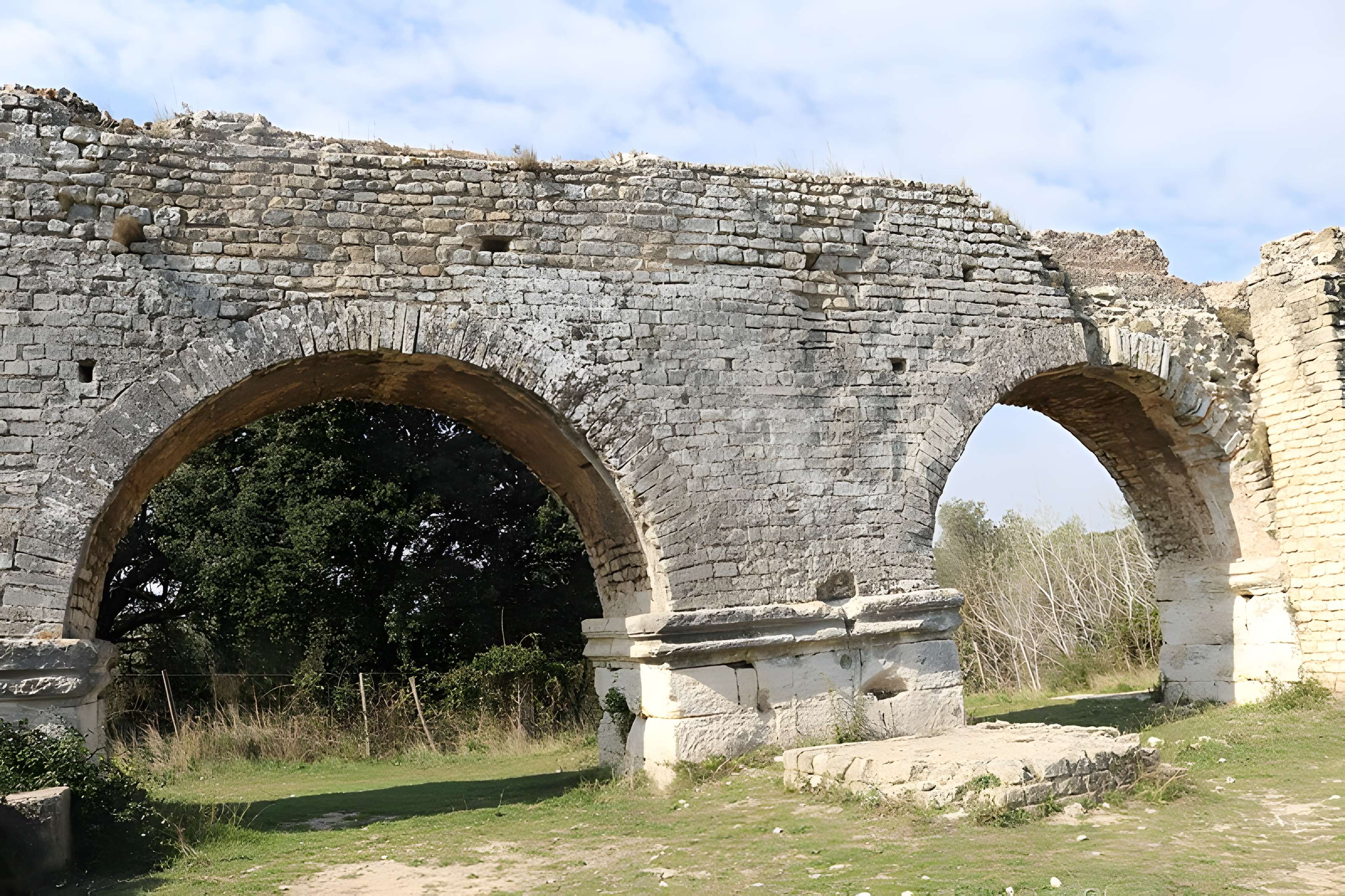 Aqueduc et moulins de Barbegal à Arles