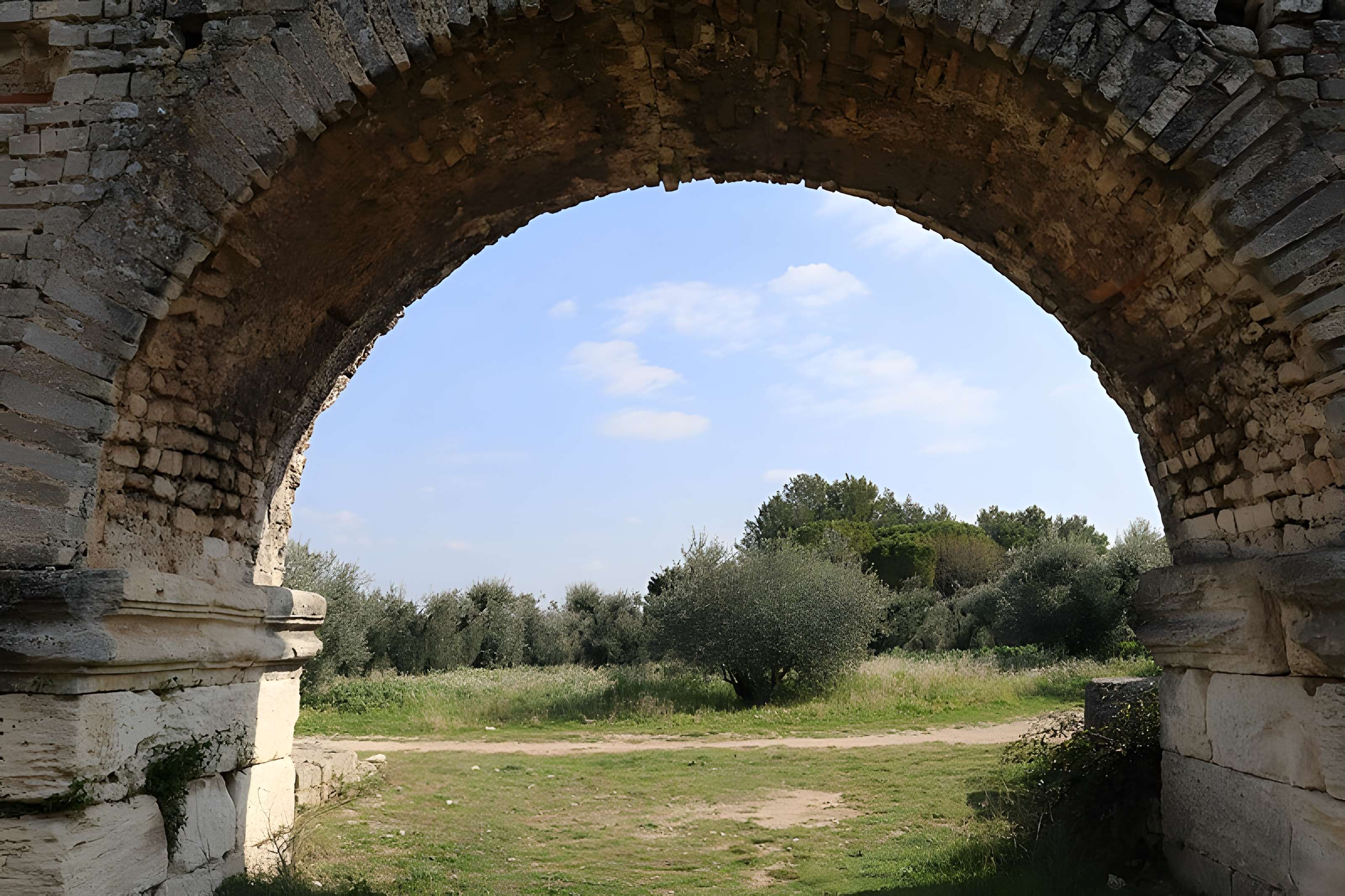Aqueduc et moulins de Barbegal à Arles
