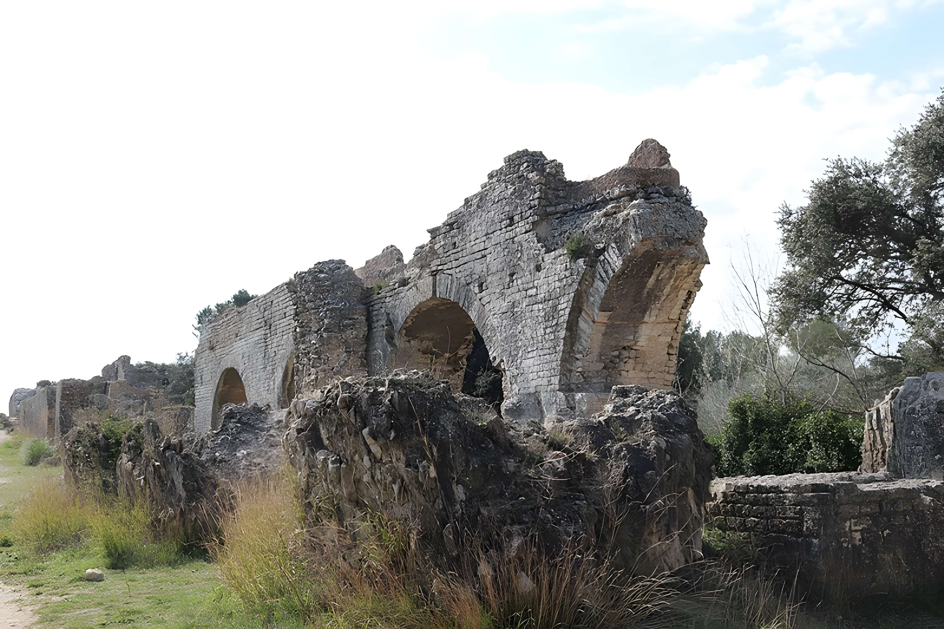 Aqueduc et moulins de Barbegal à Arles
