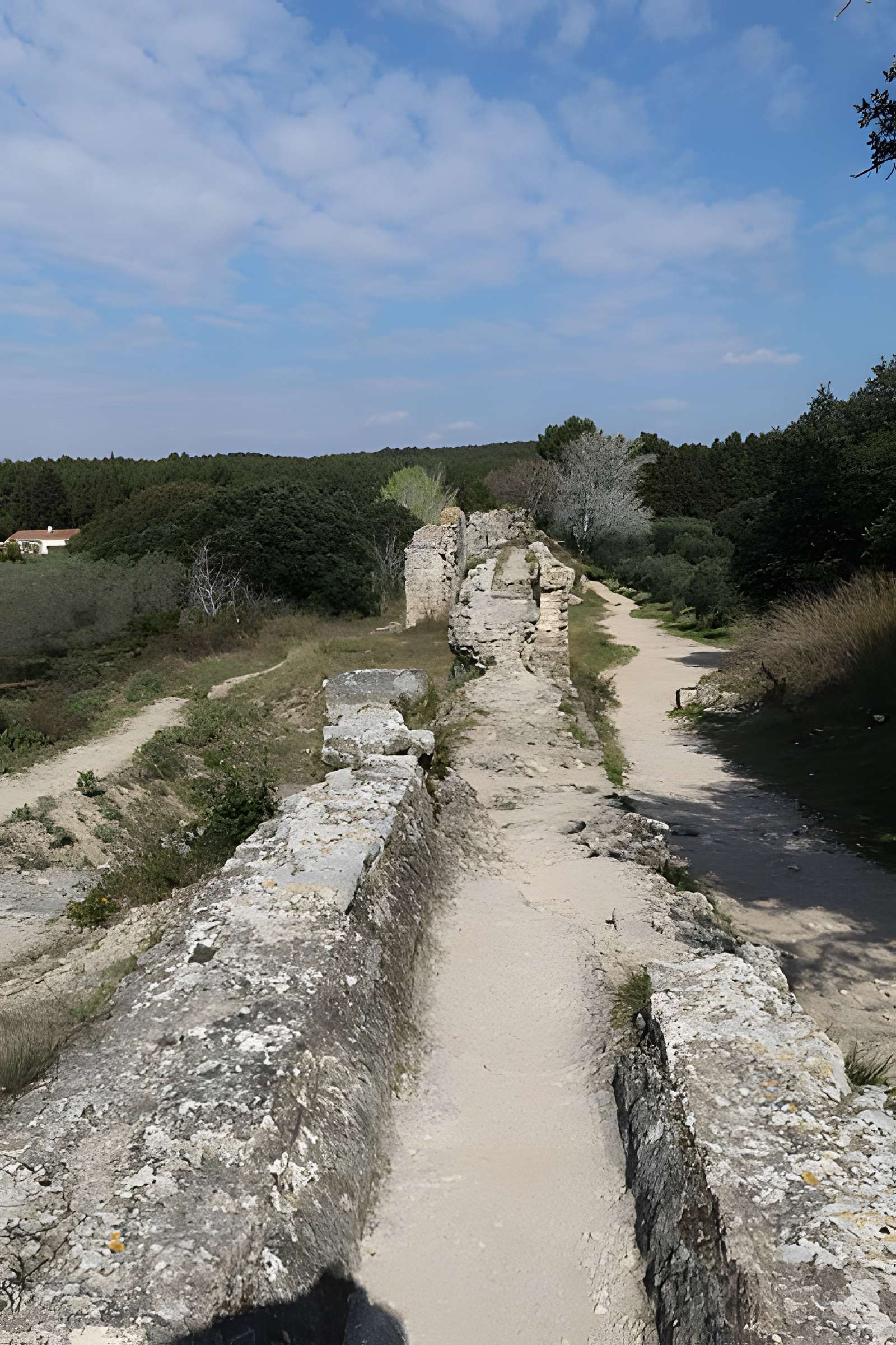 Aqueduc et moulins de Barbegal à Arles