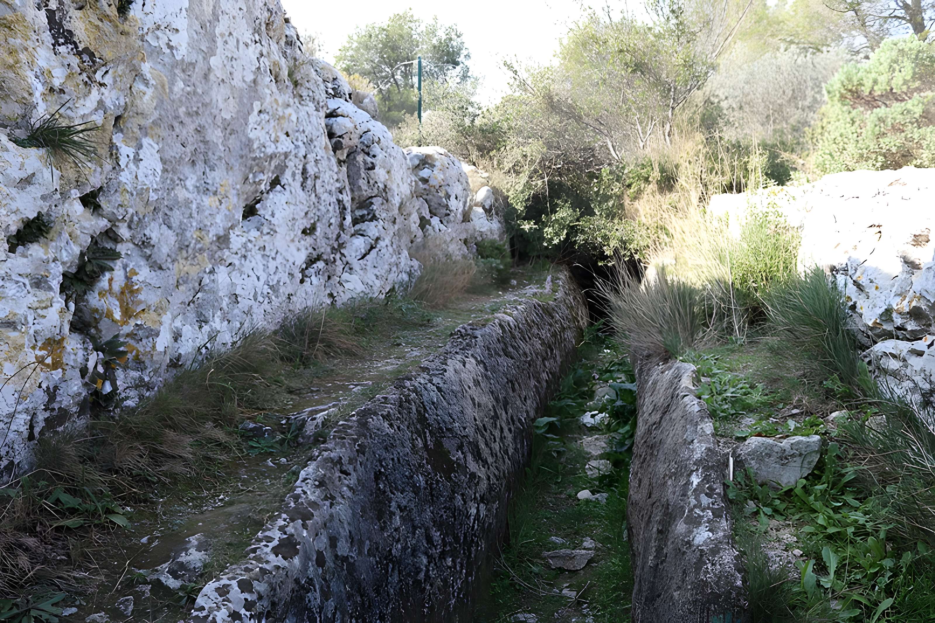 Aqueduc et moulins de Barbegal à Arles