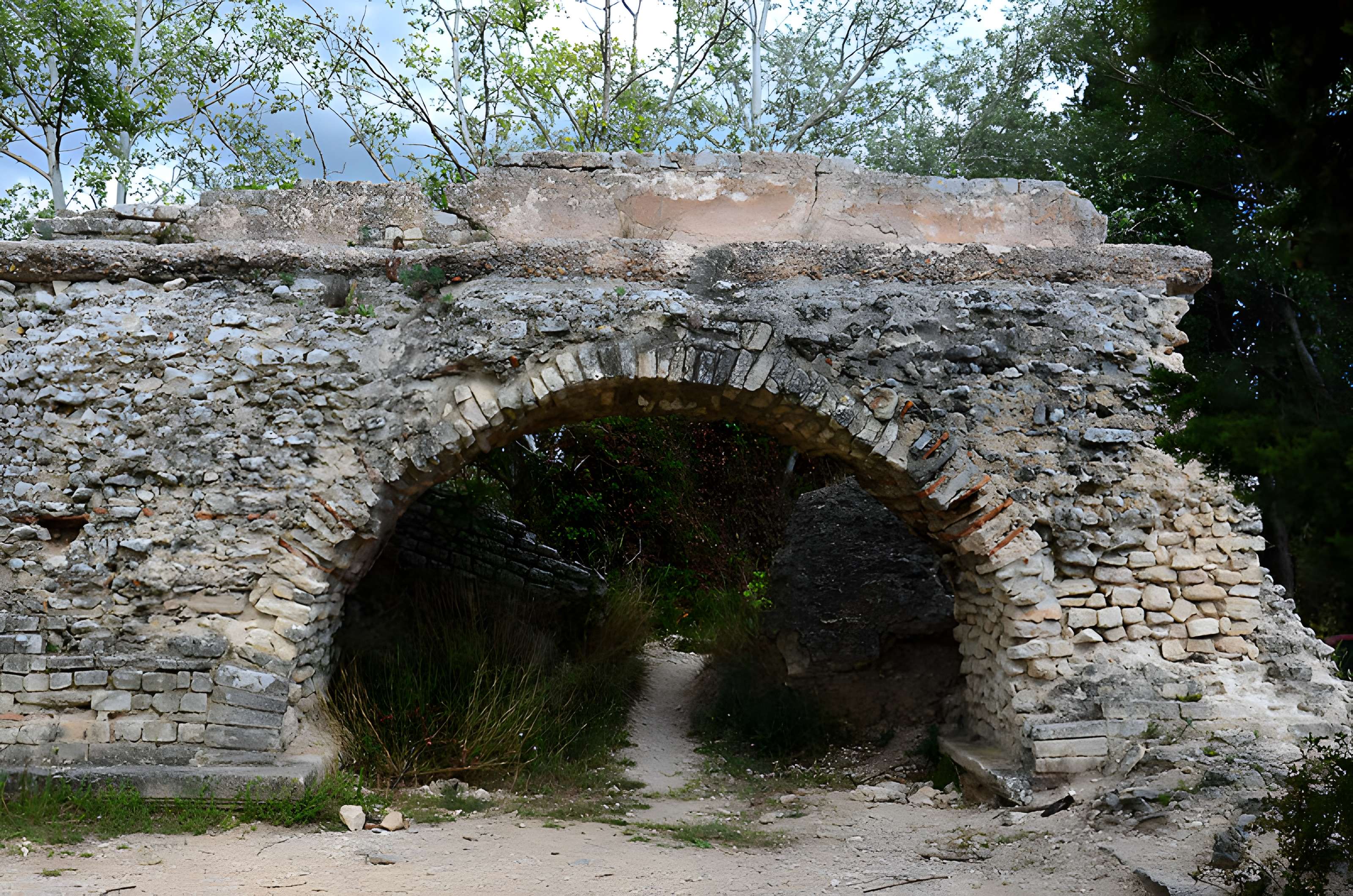 Aqueduc et moulins de Barbegal à Arles