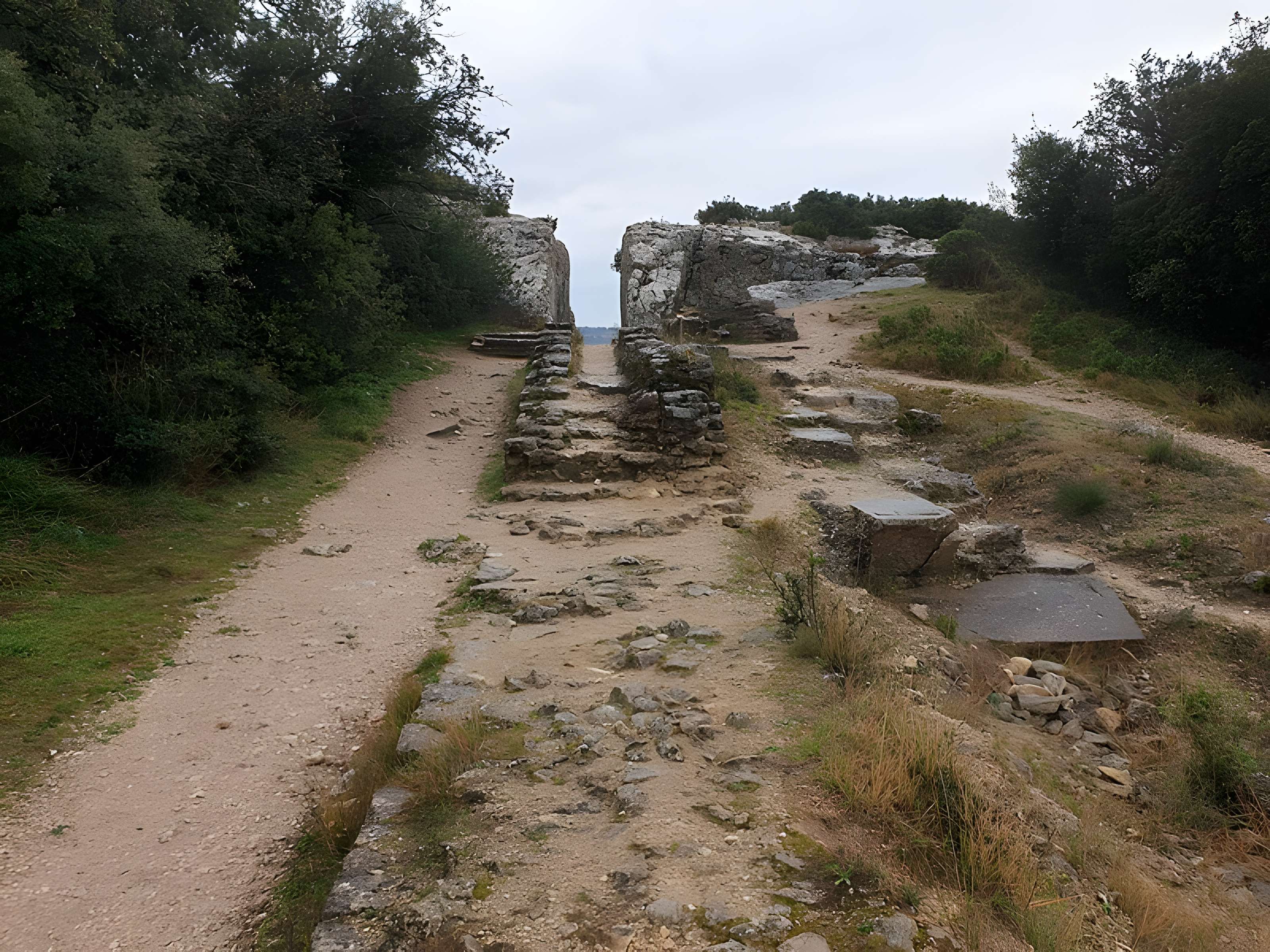 Aqueduc et moulins de Barbegal à Arles