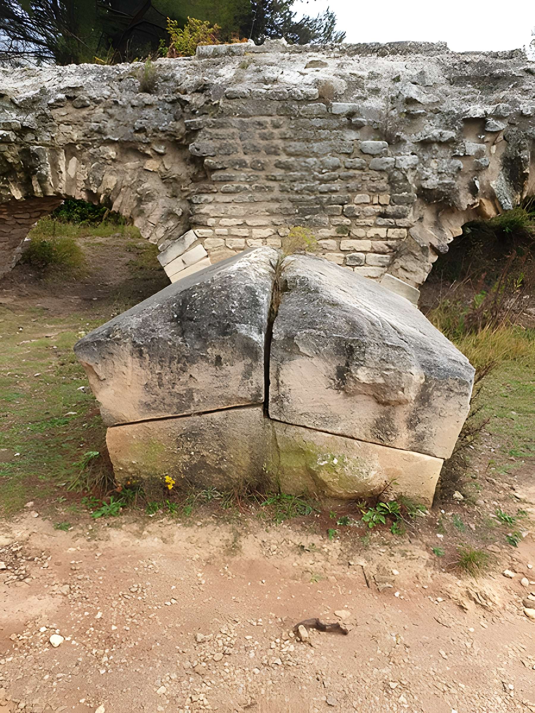 Aqueduc et moulins de Barbegal à Arles