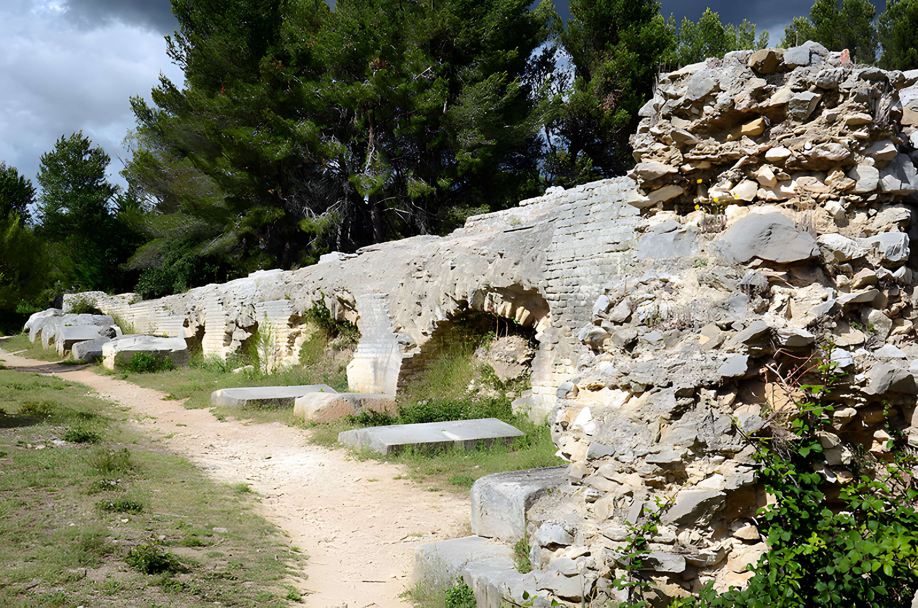 Aqueduc et moulins de Barbegal à Arles