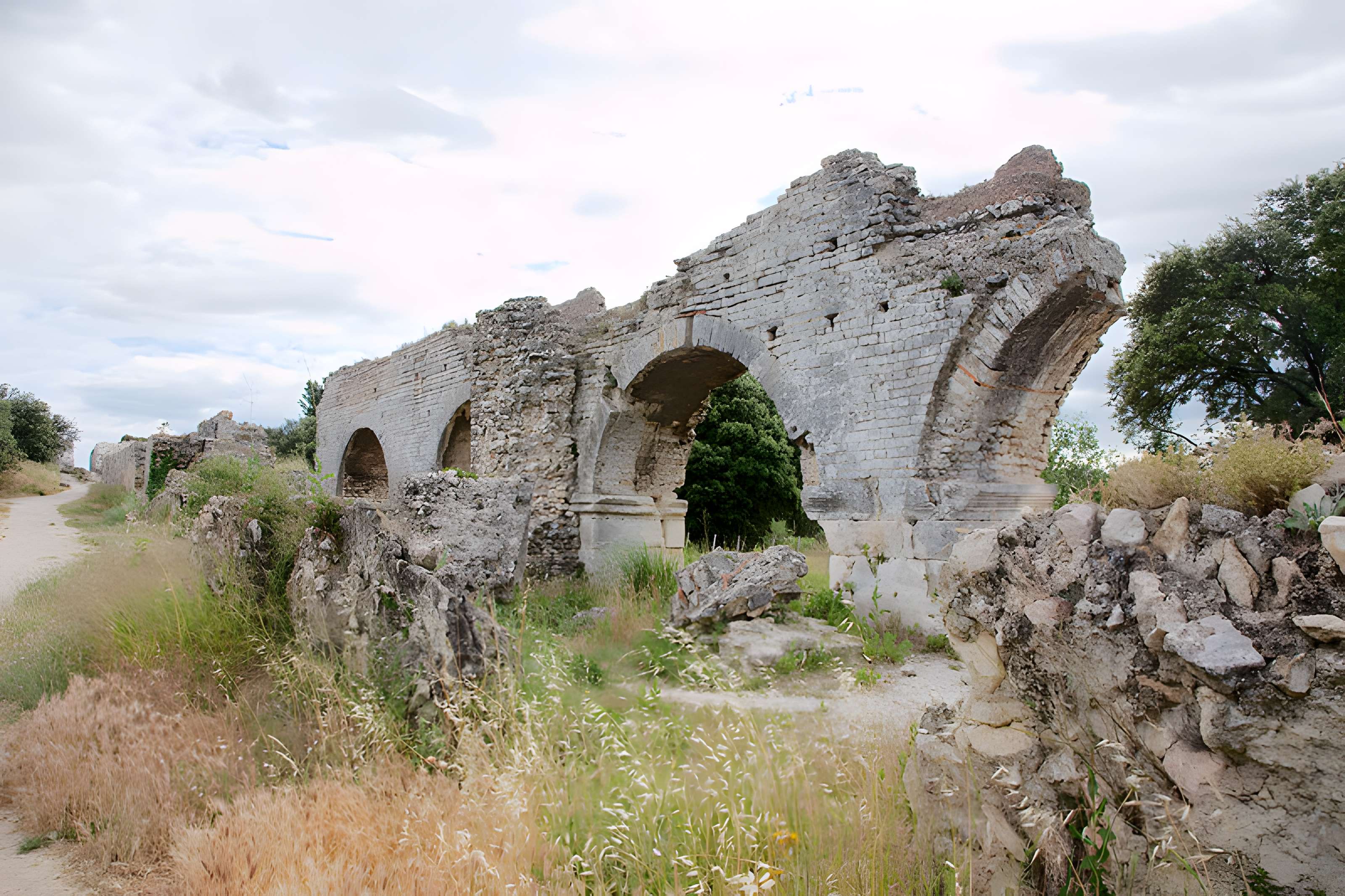 Aqueduc et moulins de Barbegal à Arles