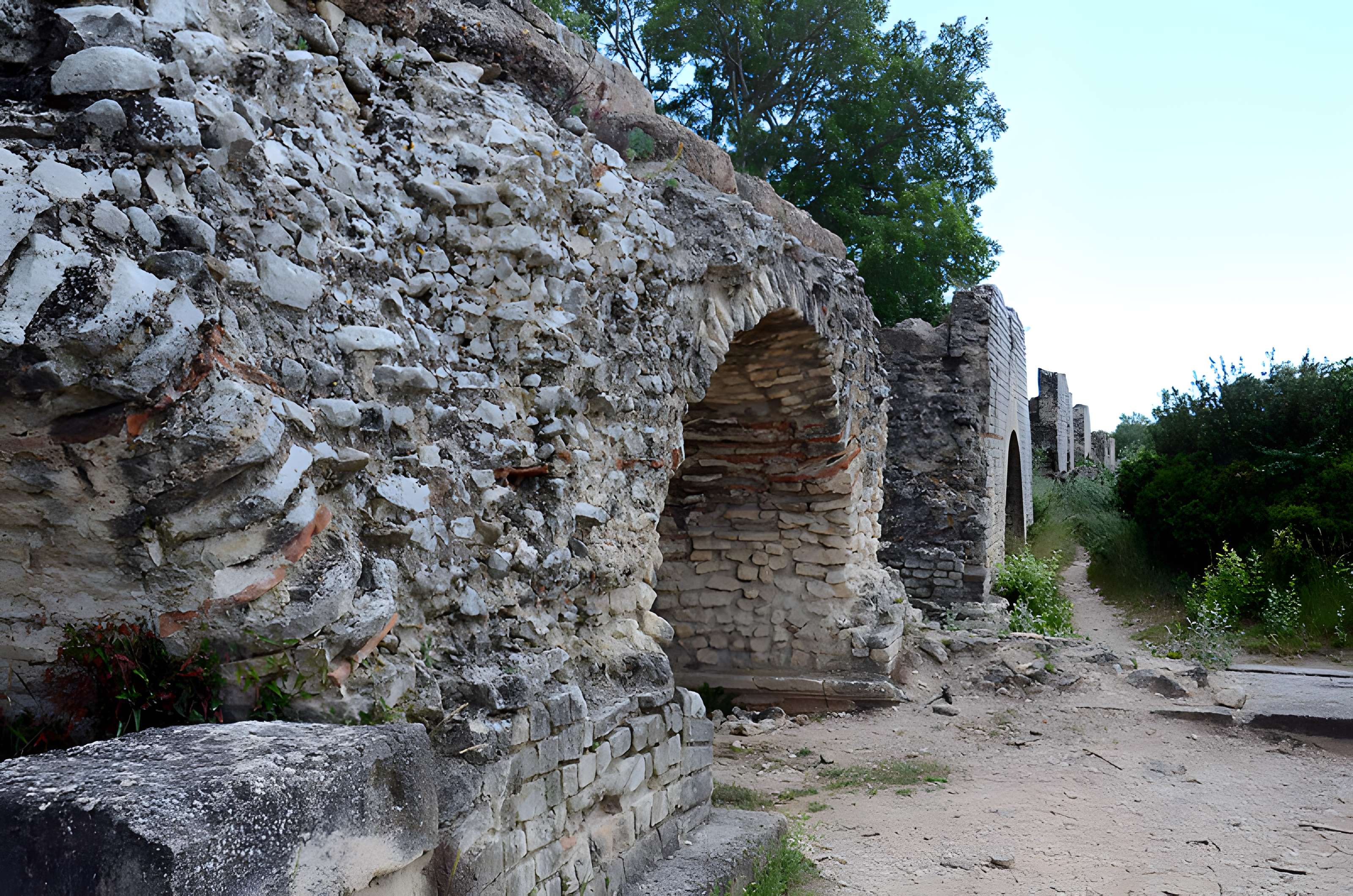 Aqueduc et moulins de Barbegal à Arles