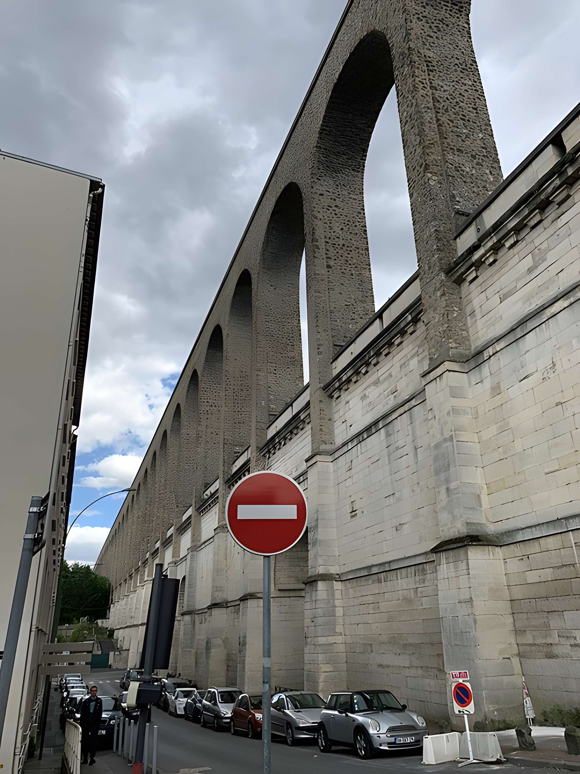 Aqueduc des Eaux de Rungis (également sur communes de Rungis, Fresnes, L'Hay-les-Roses, Cachan, Gentilly et Paris 14)