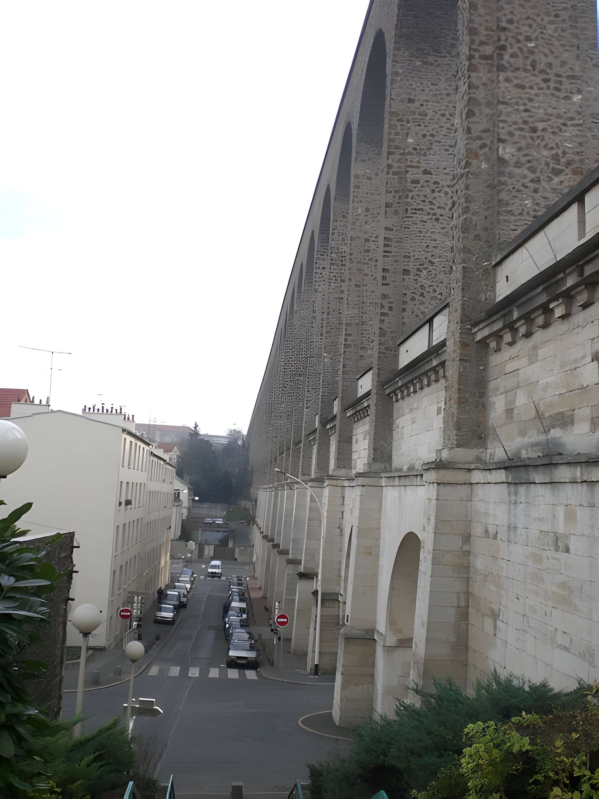 Aqueduc des Eaux de Rungis (également sur communes de Rungis, Fresnes, L'Hay-les-Roses, Cachan, Gentilly et Paris 14)