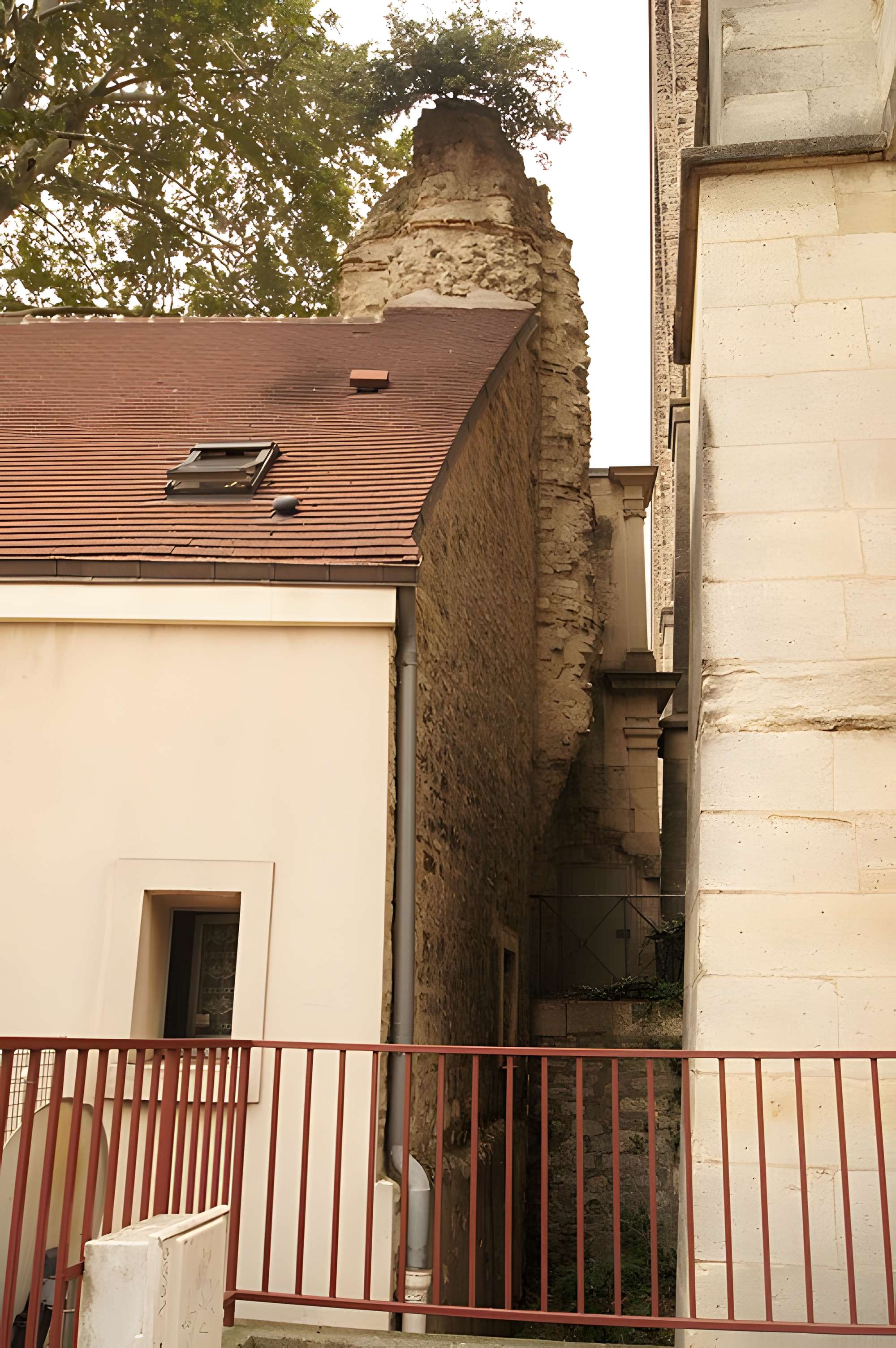 Aqueduc des Eaux de Rungis (également sur communes de Rungis, Fresnes, L'Hay-les-Roses, Cachan, Gentilly et Paris 14)