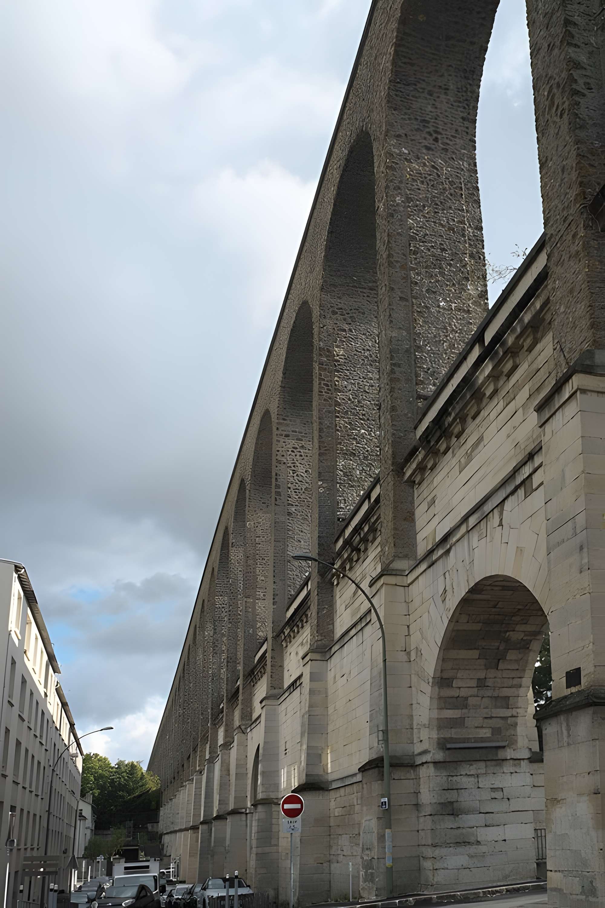 Aqueduc des Eaux de Rungis (également sur communes de Rungis, Fresnes, L'Hay-les-Roses, Cachan, Gentilly et Paris 14)