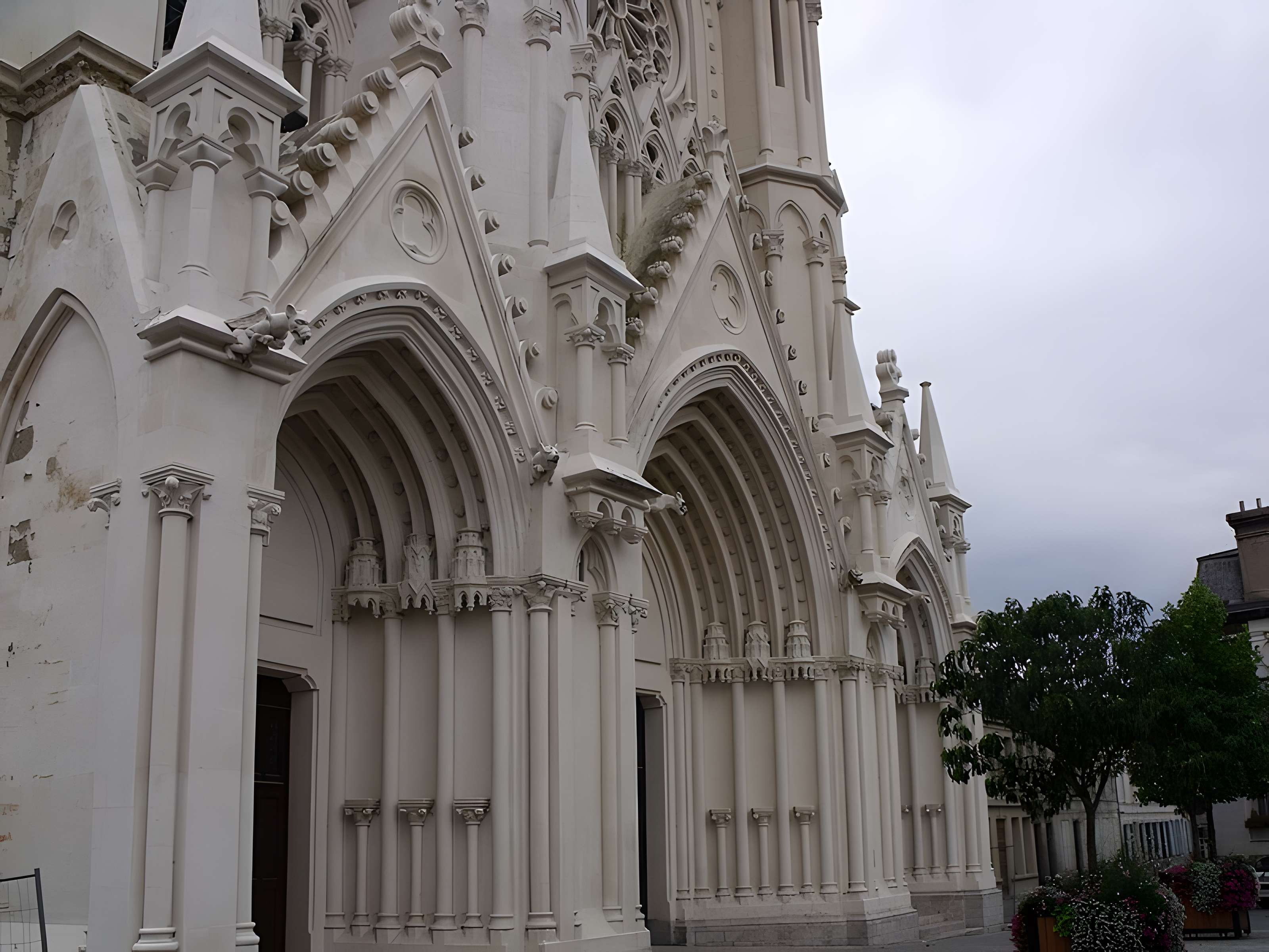 Basilique Notre-Dame-du-Saint-Cordon de Valenciennes